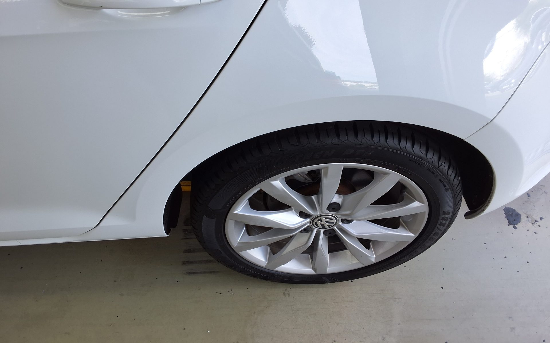 VOLKSWAGEN GOLF (7TH GEN) 1.6 TDI BLUEMOTION 2015 - zdjęcie 24