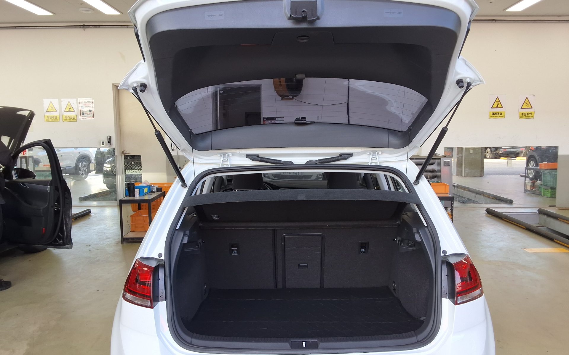 VOLKSWAGEN GOLF (7TH GEN) 1.6 TDI BLUEMOTION 2015 - zdjęcie 15