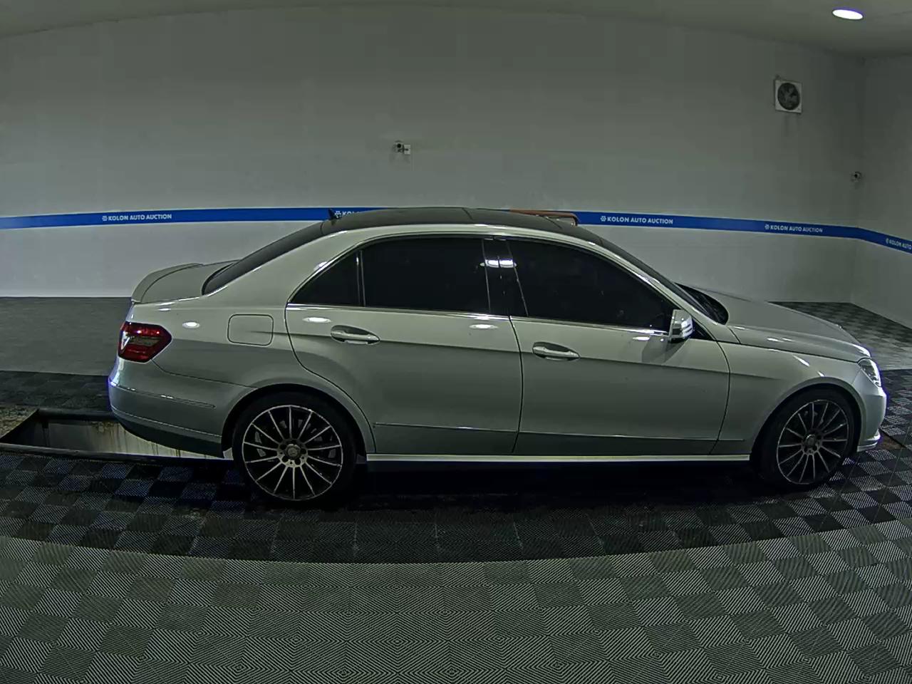MERCEDES-BENZ E-CLASS (4TH GEN) E300 ELEGANCE 2010 - zdjęcie 4