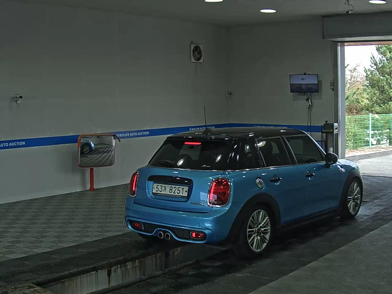 MINI COOPER (3RD GEN) 5-DOOR 2.0 S 2017 - zdjęcie 5