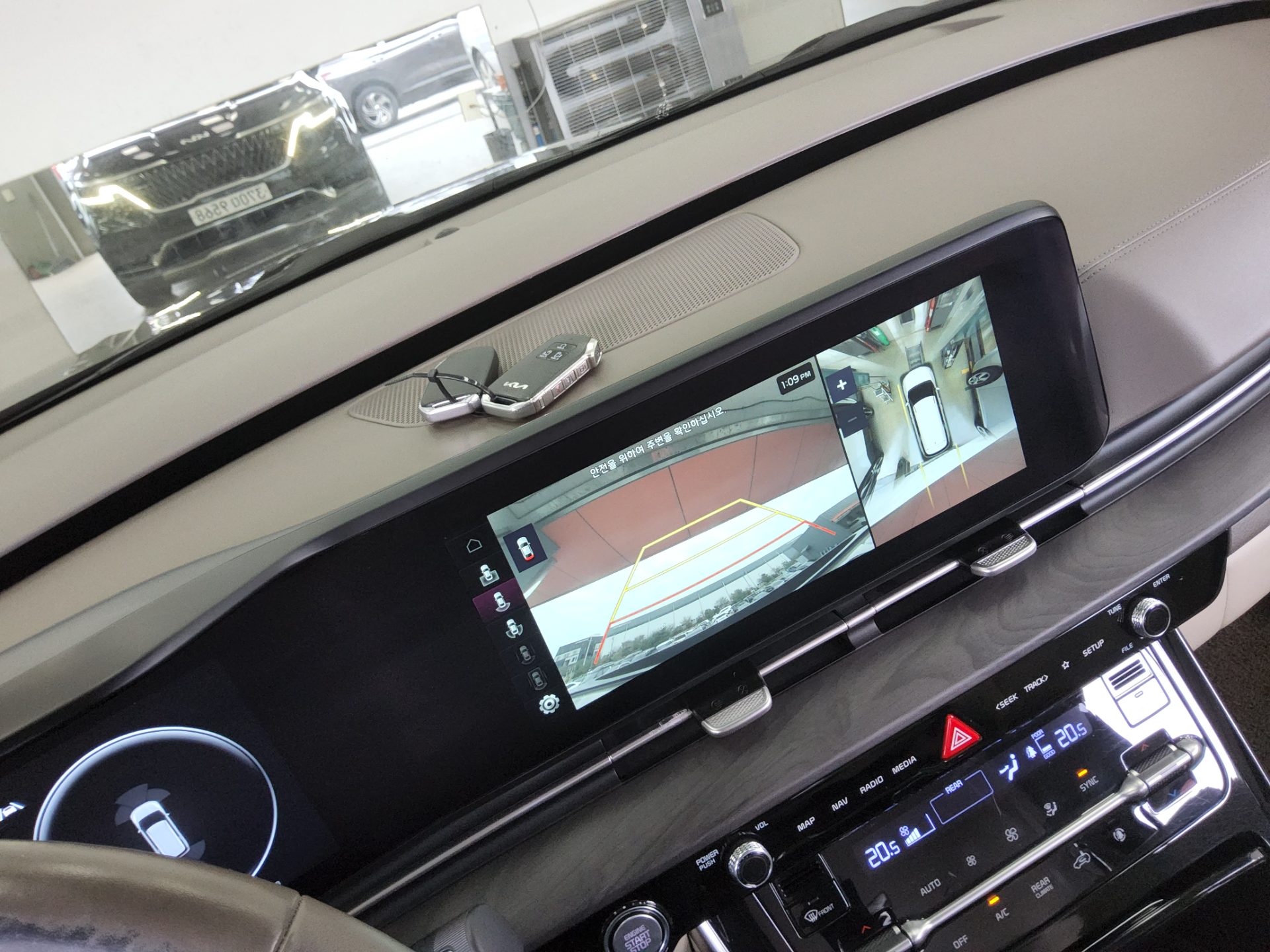 KIA NEW CARNIVAL (KA4) 7-SEATER GASOLINE SIGNATURE 2023 - zdjęcie 18