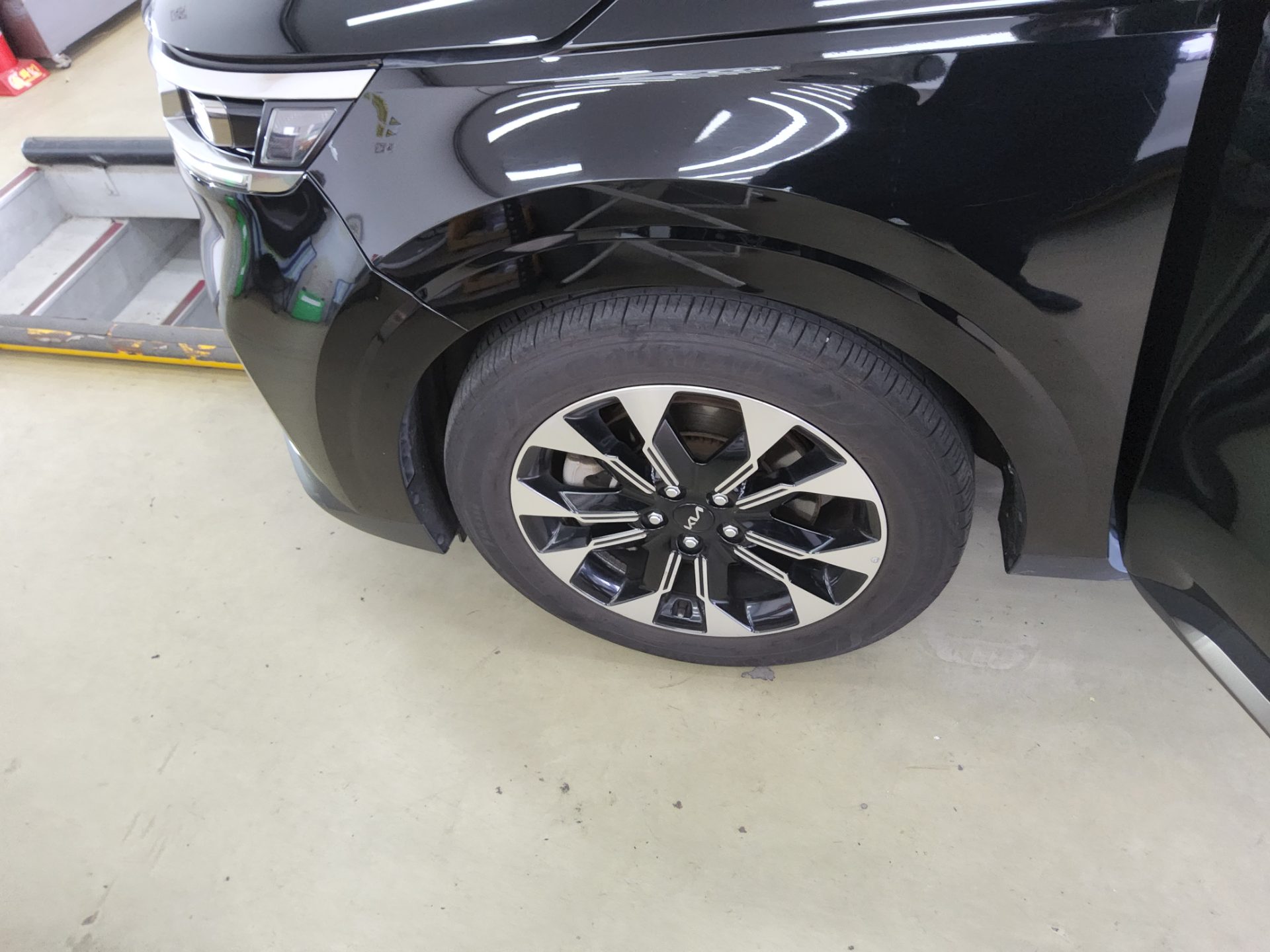 KIA NEW CARNIVAL (KA4) 7-SEATER GASOLINE SIGNATURE 2023 - zdjęcie 21