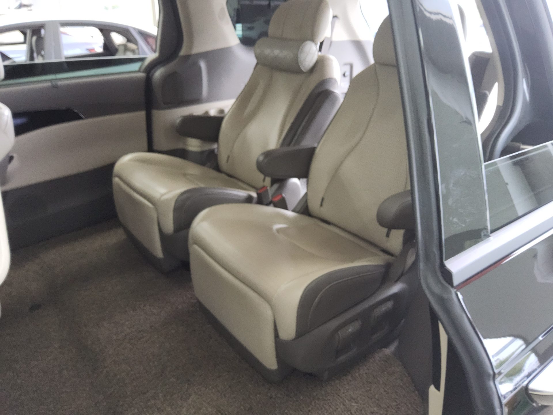 KIA NEW CARNIVAL (KA4) 7-SEATER GASOLINE SIGNATURE 2023 - zdjęcie 12
