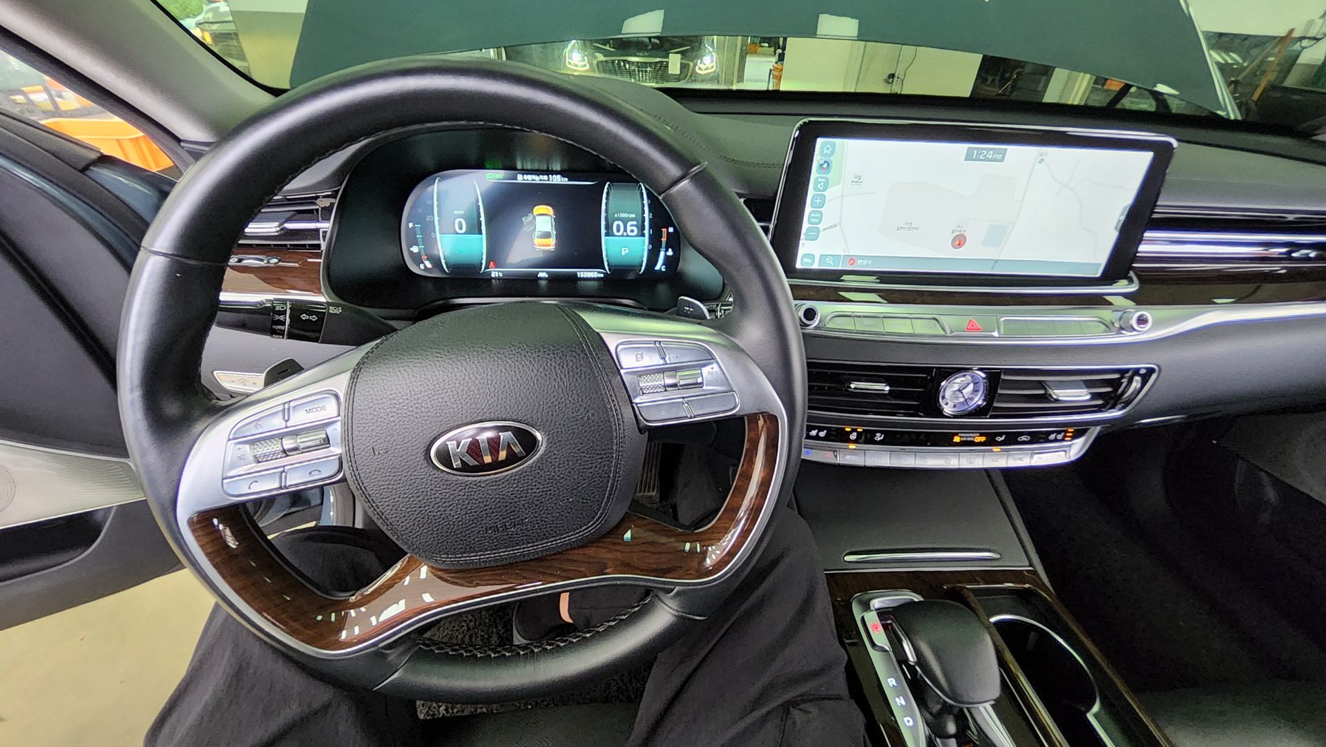 KIA THE K9 (RJ) 3.8 GDI AWD PLATINUM III 2019 - zdjęcie 18