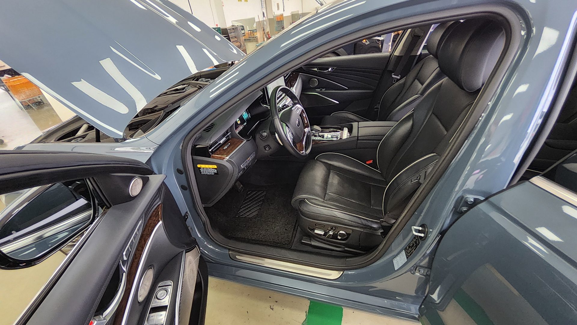 KIA THE K9 (RJ) 3.8 GDI AWD PLATINUM III 2019 - zdjęcie 10