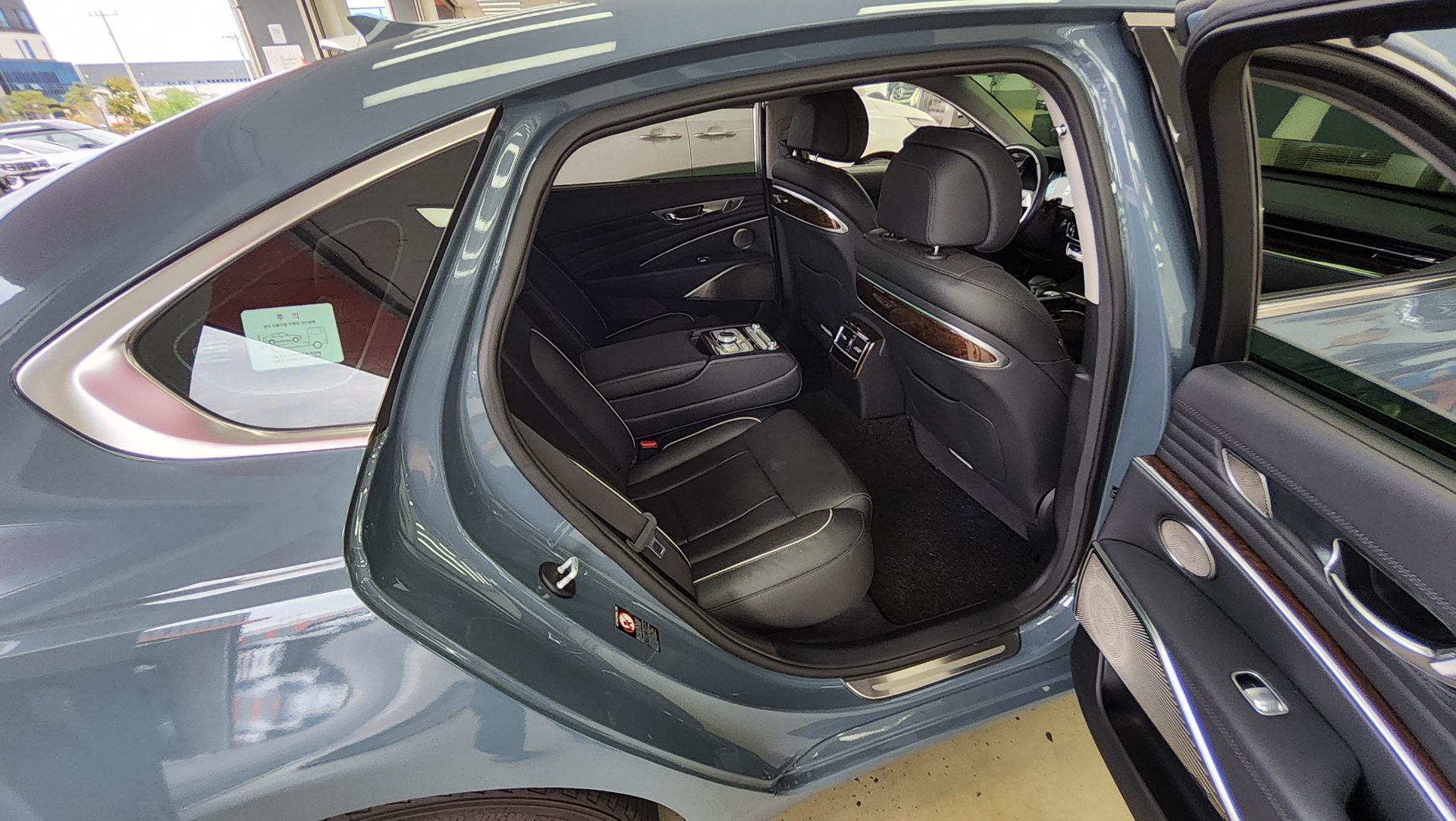 KIA THE K9 (RJ) 3.8 GDI AWD PLATINUM III 2019 - zdjęcie 13