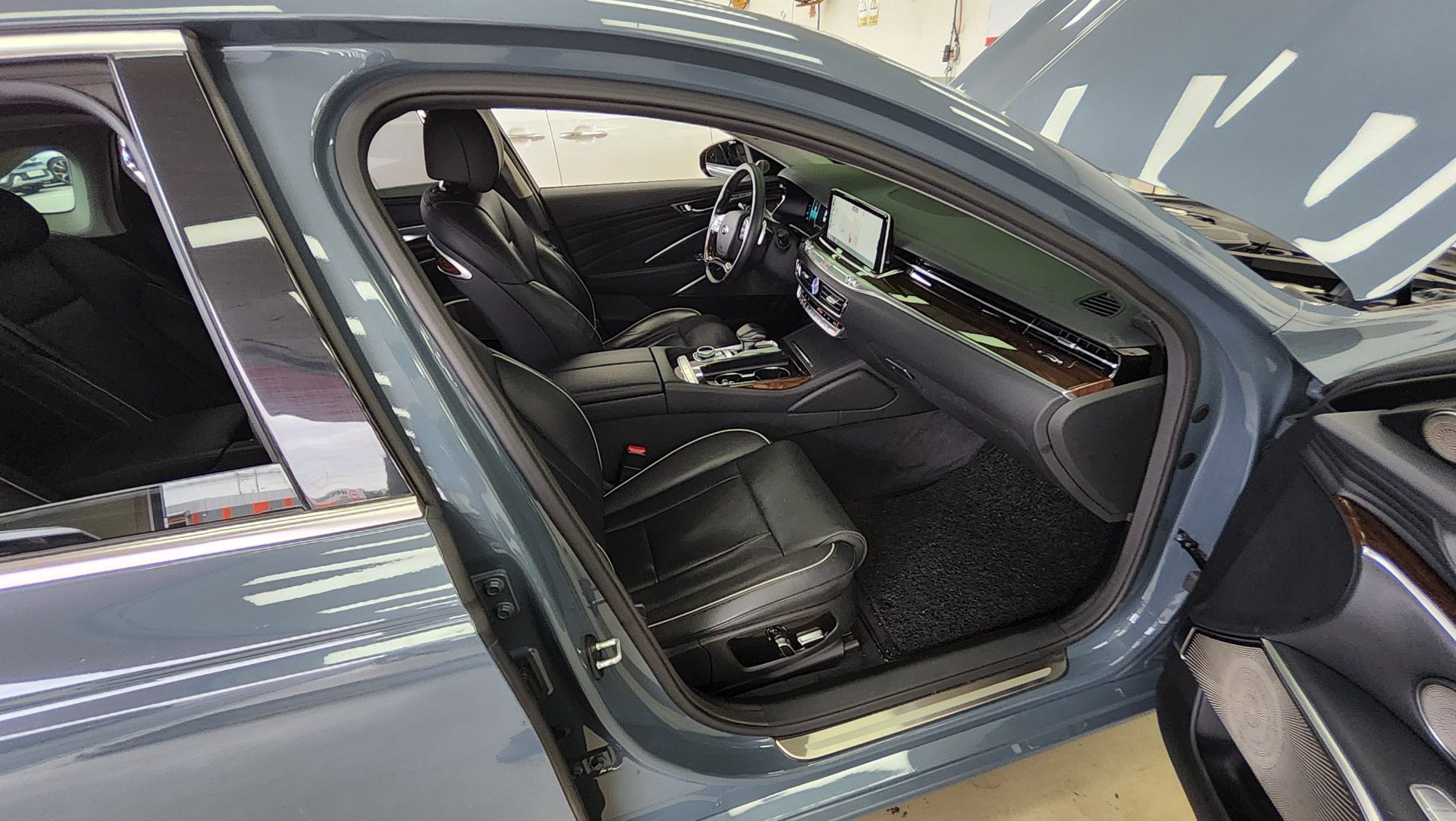 KIA THE K9 (RJ) 3.8 GDI AWD PLATINUM III 2019 - zdjęcie 14