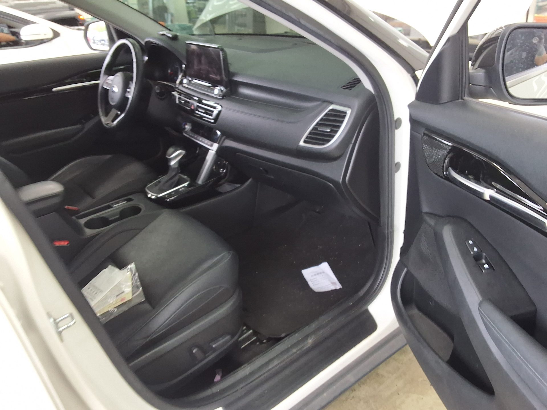 KIA SELTOS 1.6 GASOLINE 2WD SIGNATURE 2022 - zdjęcie 14