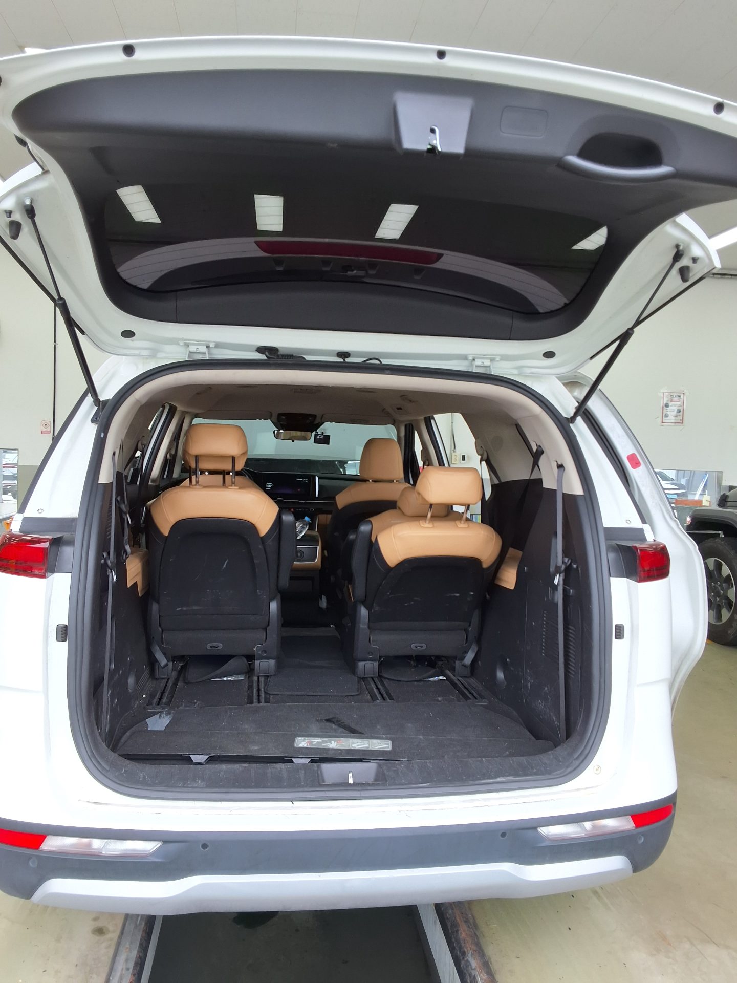 KIA NEW CARNIVAL (KA4) 9-SEATER DIESEL PRESTIGE 2023 - zdjęcie 15