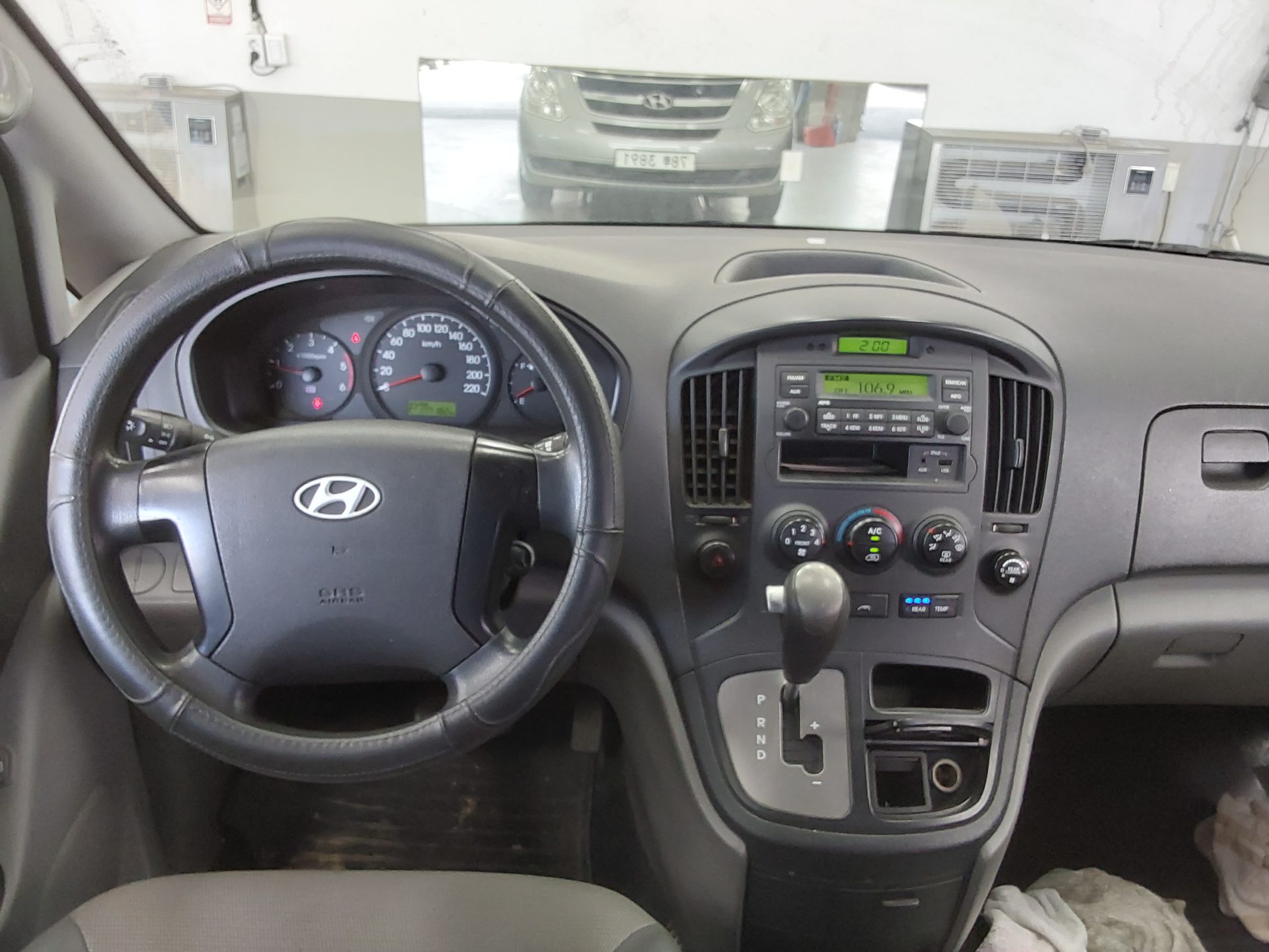 HYUNDAI GRAND STAREX 12-SEATER DIESEL CVX DELUXE 2012 - zdjęcie 11