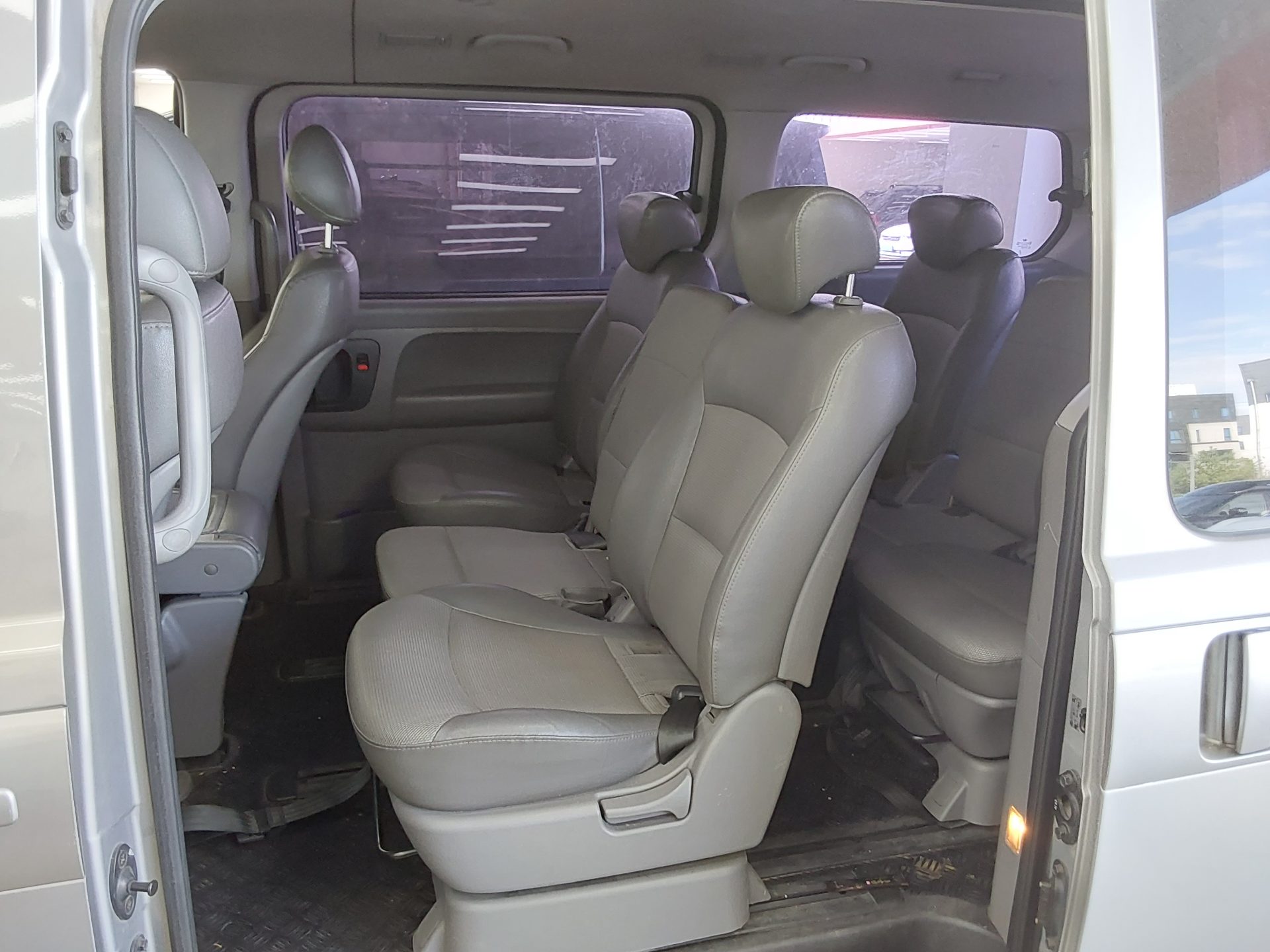 HYUNDAI GRAND STAREX 12-SEATER DIESEL CVX DELUXE 2012 - zdjęcie 12