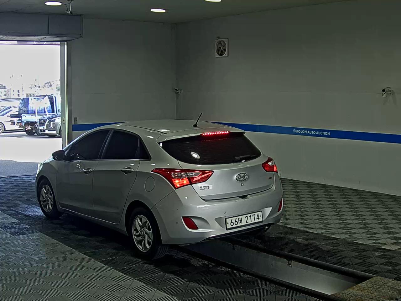 HYUNDAI NEW i30 1.6 GDi UNIQUE 2012 - zdjęcie 6