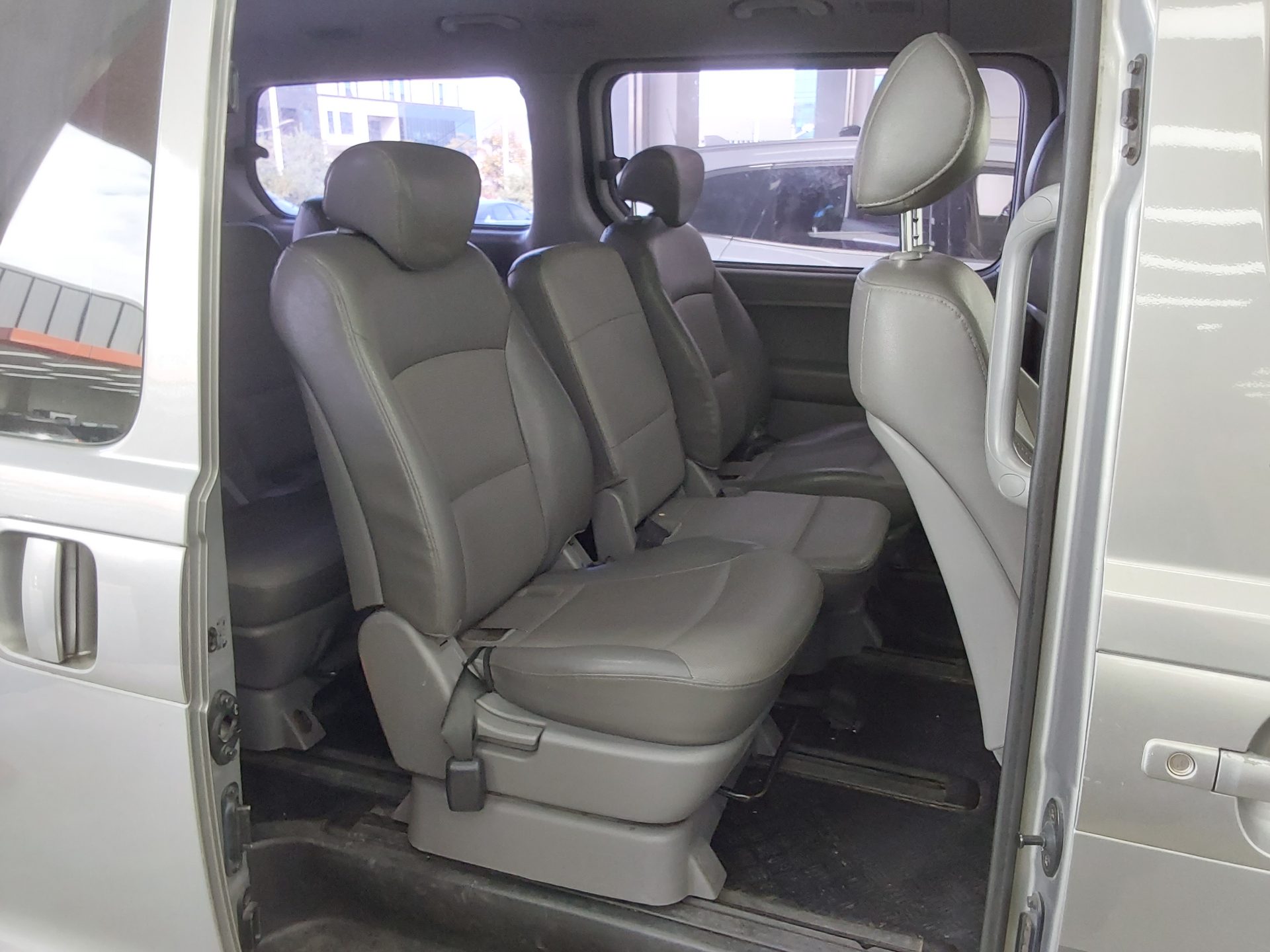 HYUNDAI GRAND STAREX 12-SEATER DIESEL CVX DELUXE 2012 - zdjęcie 13