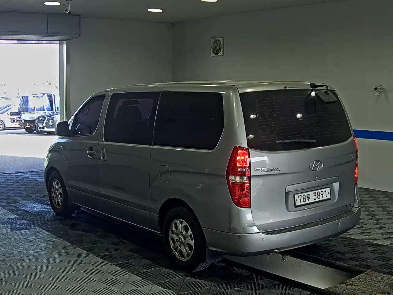 HYUNDAI GRAND STAREX 12-SEATER DIESEL CVX DELUXE 2012 - zdjęcie 6
