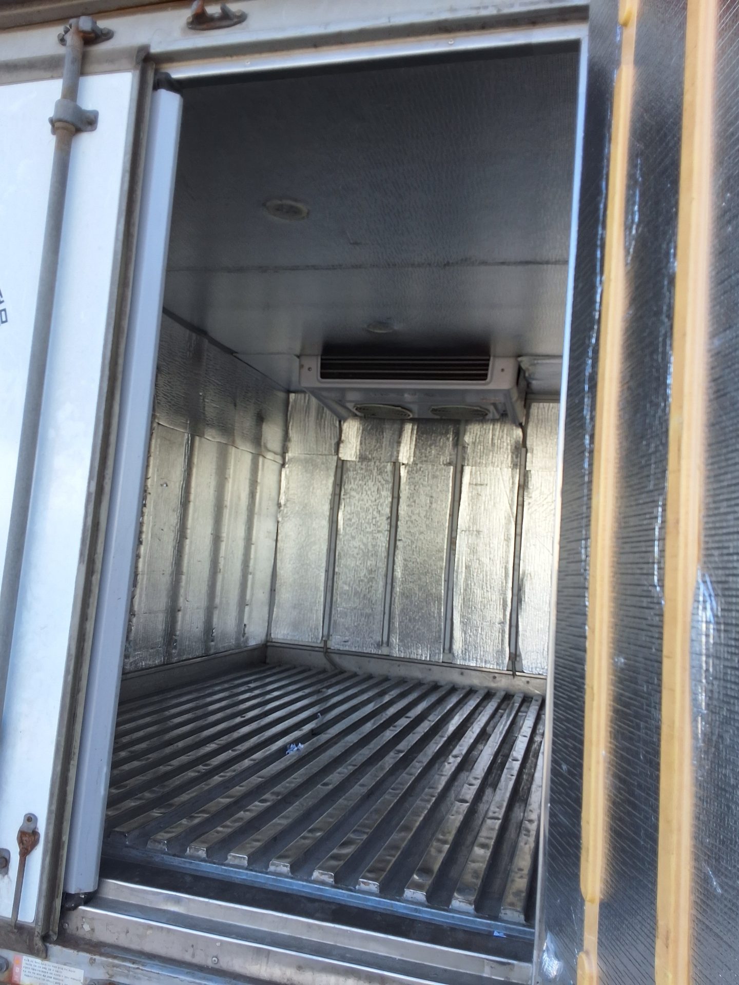 KIA BONGO III CARGO FREEZER BOX TRUCK 1 TON KING CAB 2018 - zdjęcie 13