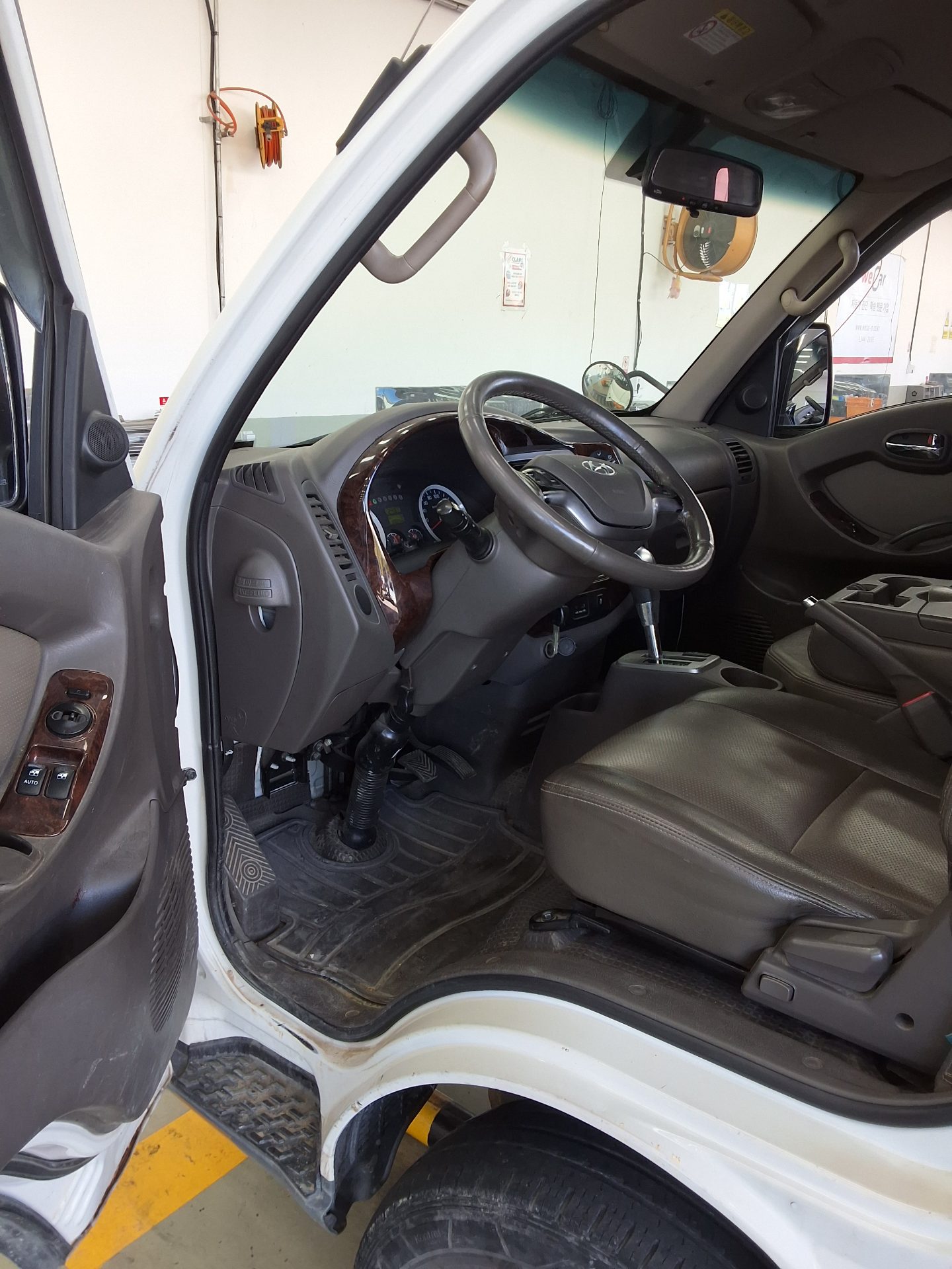 HYUNDAI PORTER II CRDi SUPER CAB EXTRA LONG WHEELBASE GOLD 2016 - zdjęcie 10
