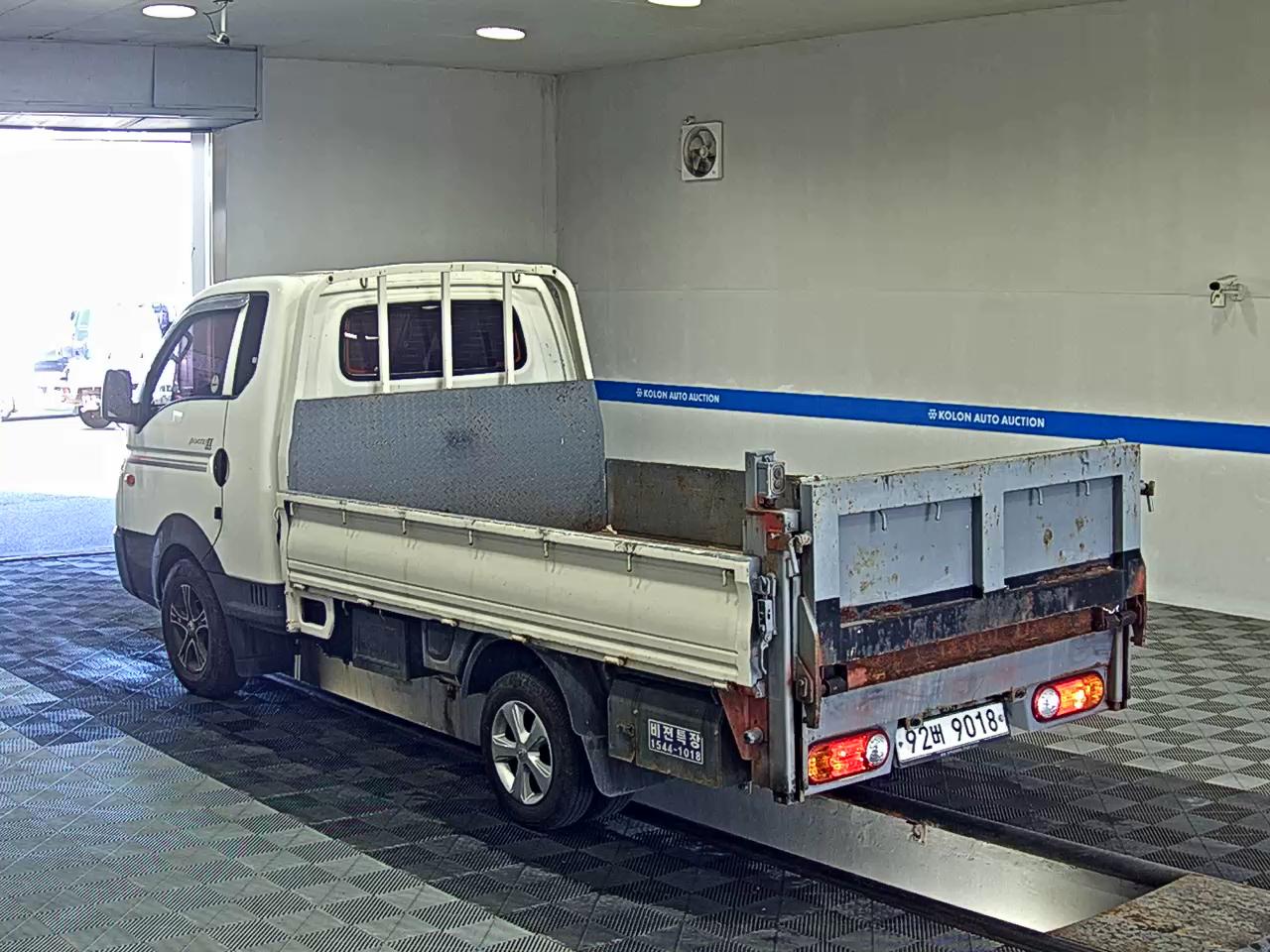 HYUNDAI PORTER II CRDi SUPER CAB EXTRA LONG WHEELBASE GOLD 2016 - zdjęcie 6