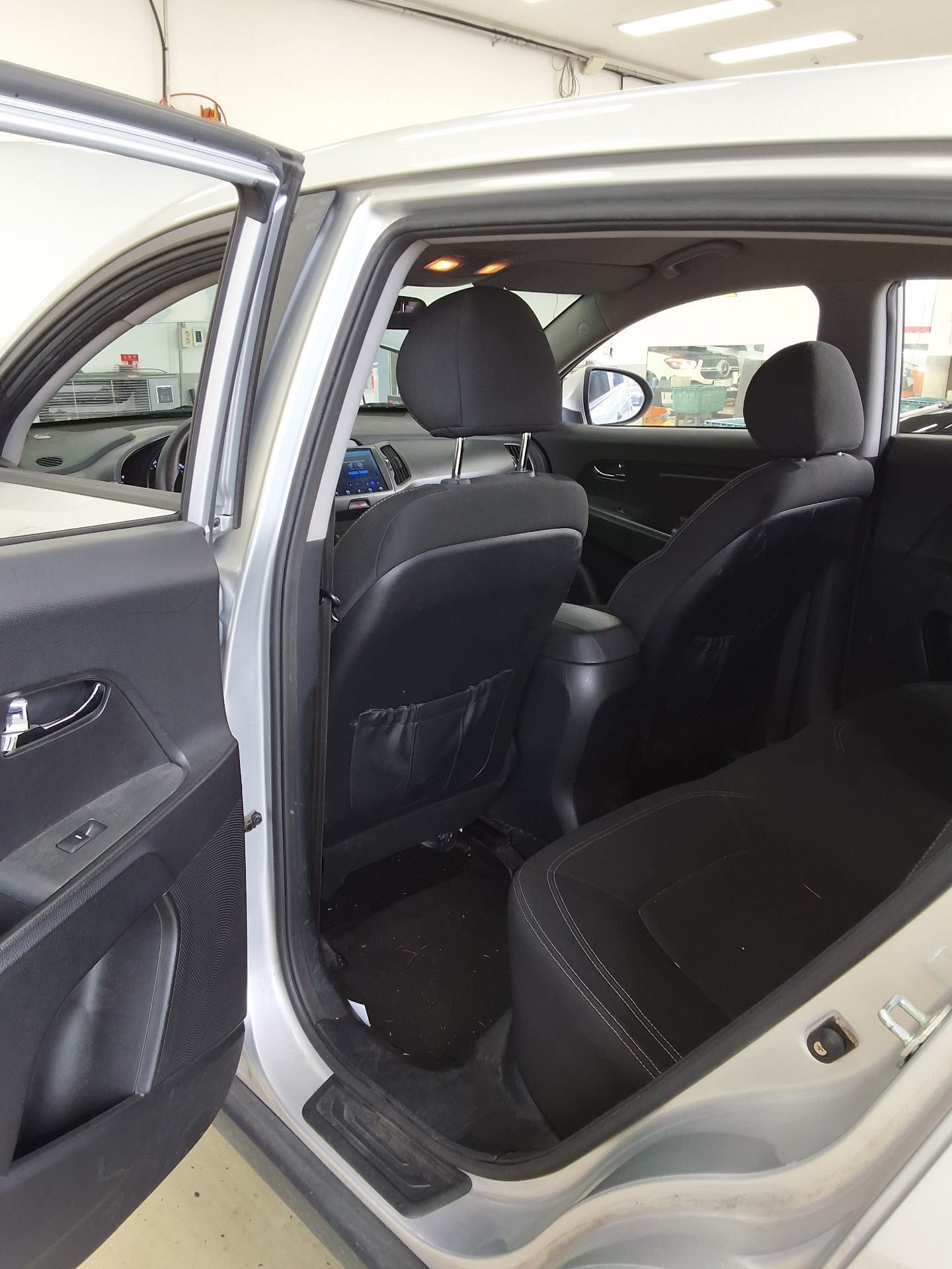 KIA SPORTAGE R DIESEL R2.0 2WD LX 2013 - zdjęcie 12