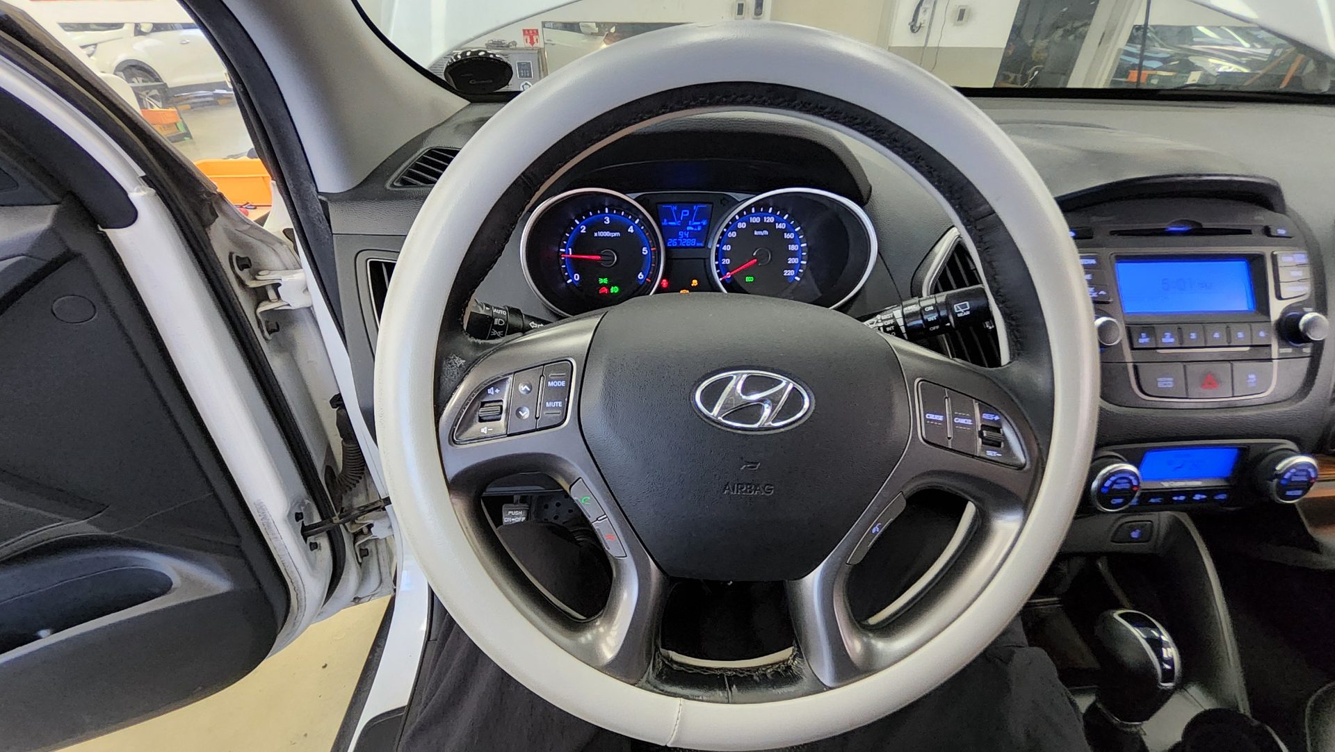HYUNDAI NEW TUCSON ix DIESEL R2.0 2WD SMART SPECIAL 2014 - zdjęcie 17