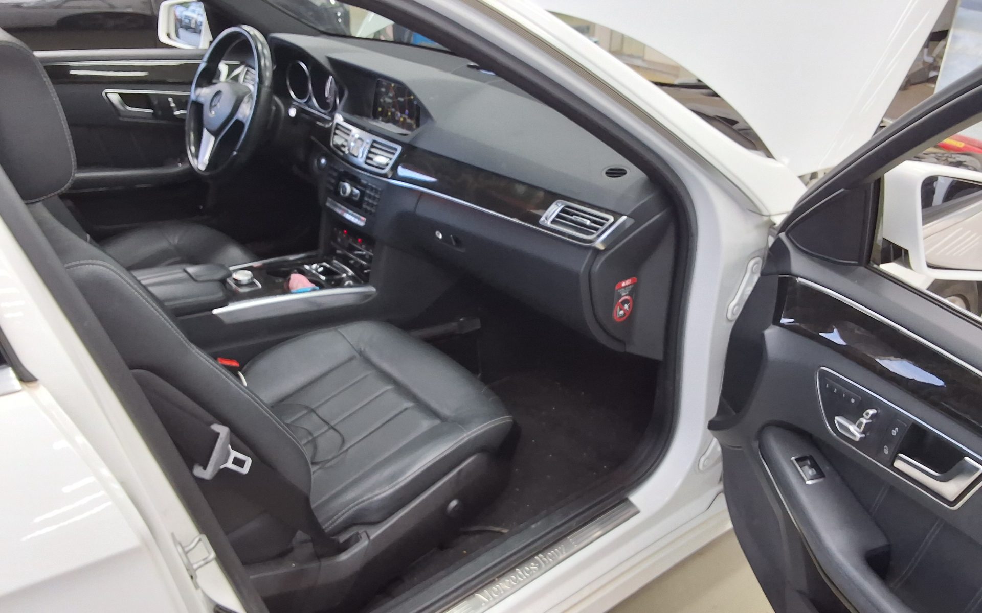 MERCEDES-BENZ E-CLASS (4TH GEN) E250 CDI 4MATIC 2014 - zdjęcie 14