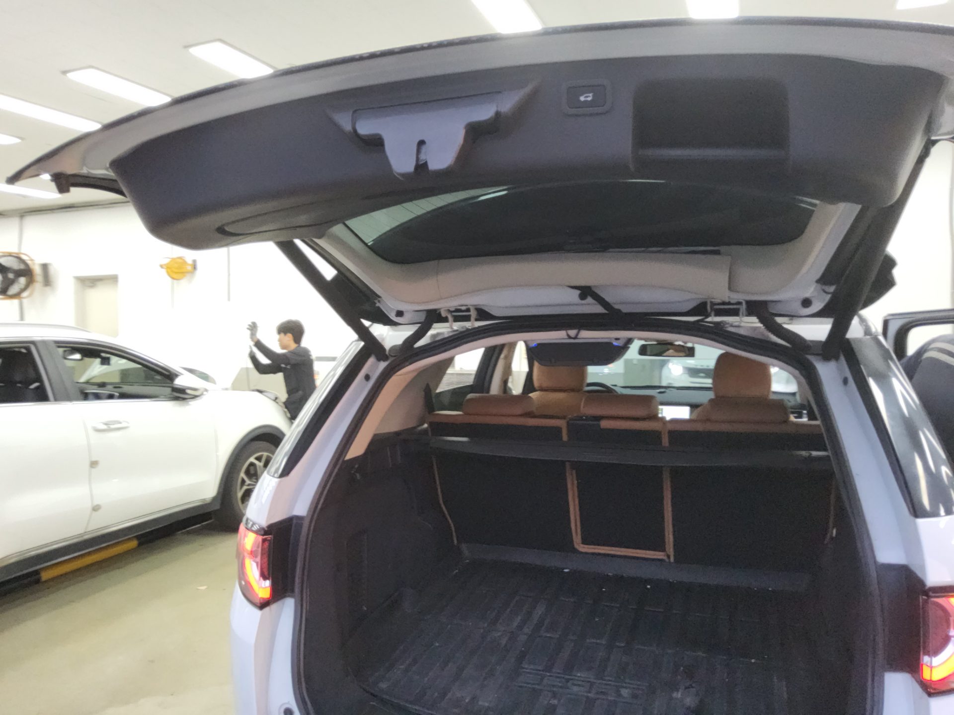 LAND ROVER DISCOVERY SPORT 2.0 TD4 HSE LUXURY 2018 - zdjęcie 15