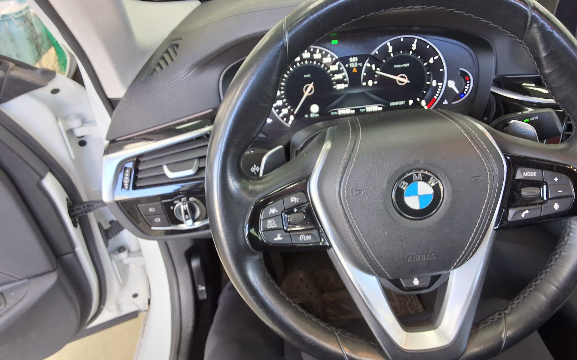 BMW 5 SERIES (7TH GEN) 520d LUXURY LINE SPECIAL 2018 - zdjęcie 17