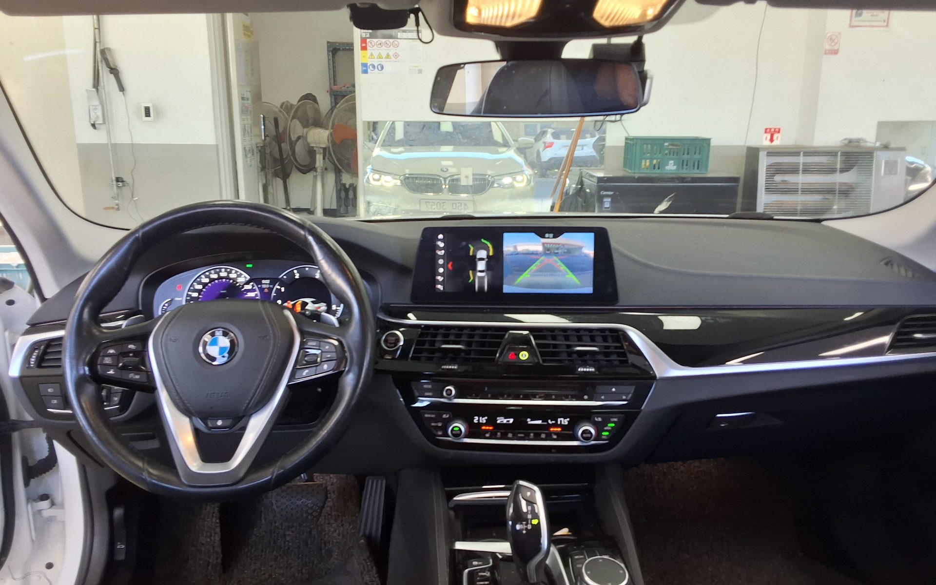 BMW 5 SERIES (7TH GEN) 520d LUXURY LINE SPECIAL 2018 - zdjęcie 11