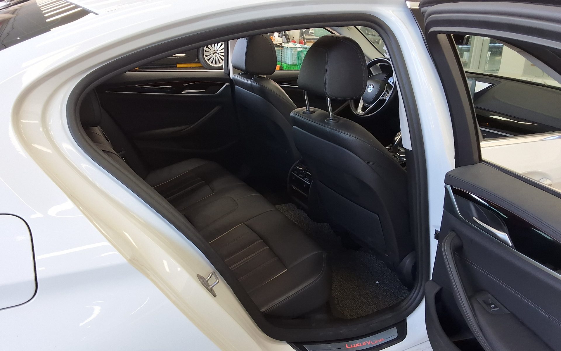 BMW 5 SERIES (7TH GEN) 520d LUXURY LINE SPECIAL 2018 - zdjęcie 13