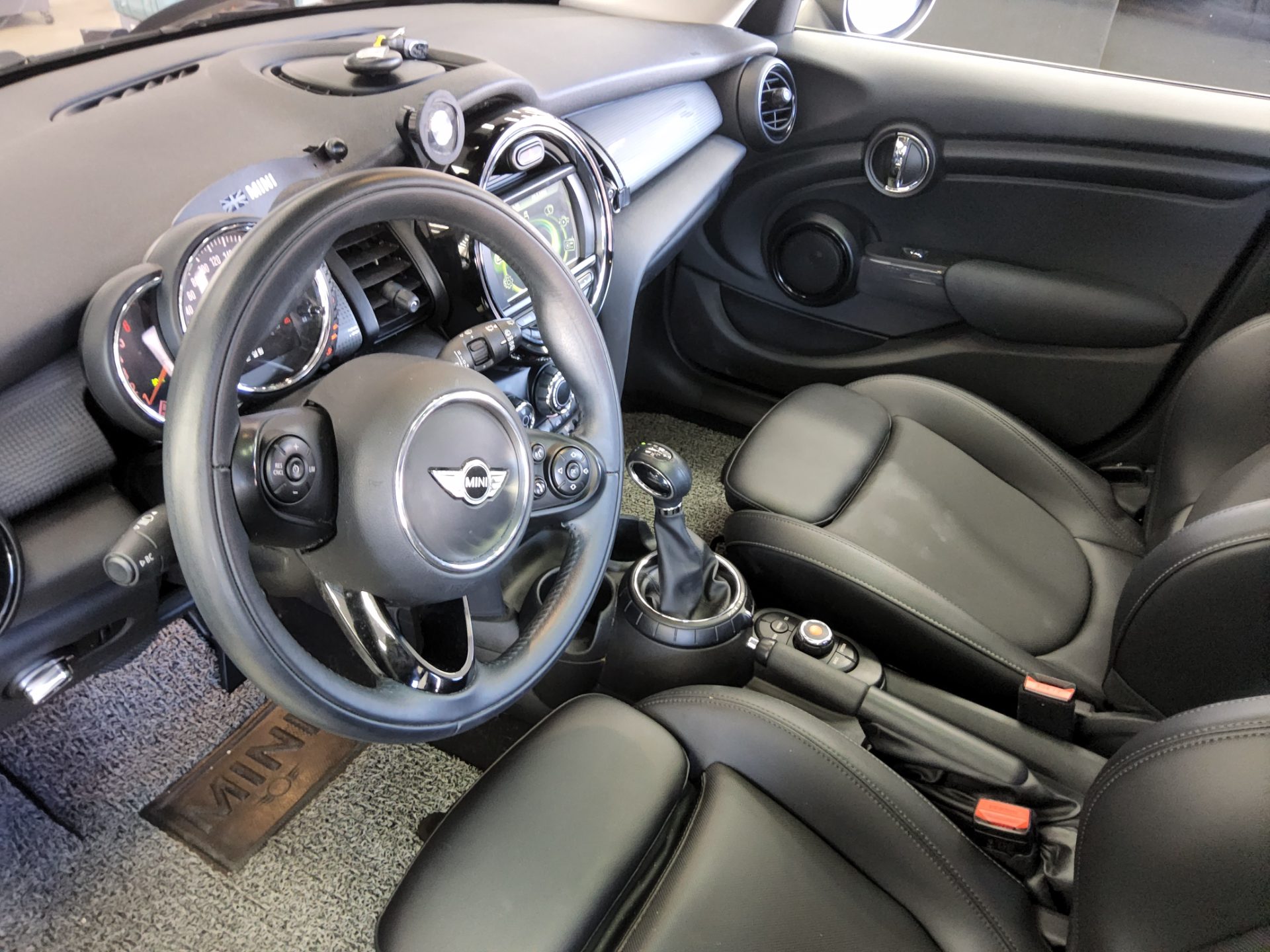 MINI COOPER (3RD GEN) 5-DOOR 1.5 D 2018 - zdjęcie 11