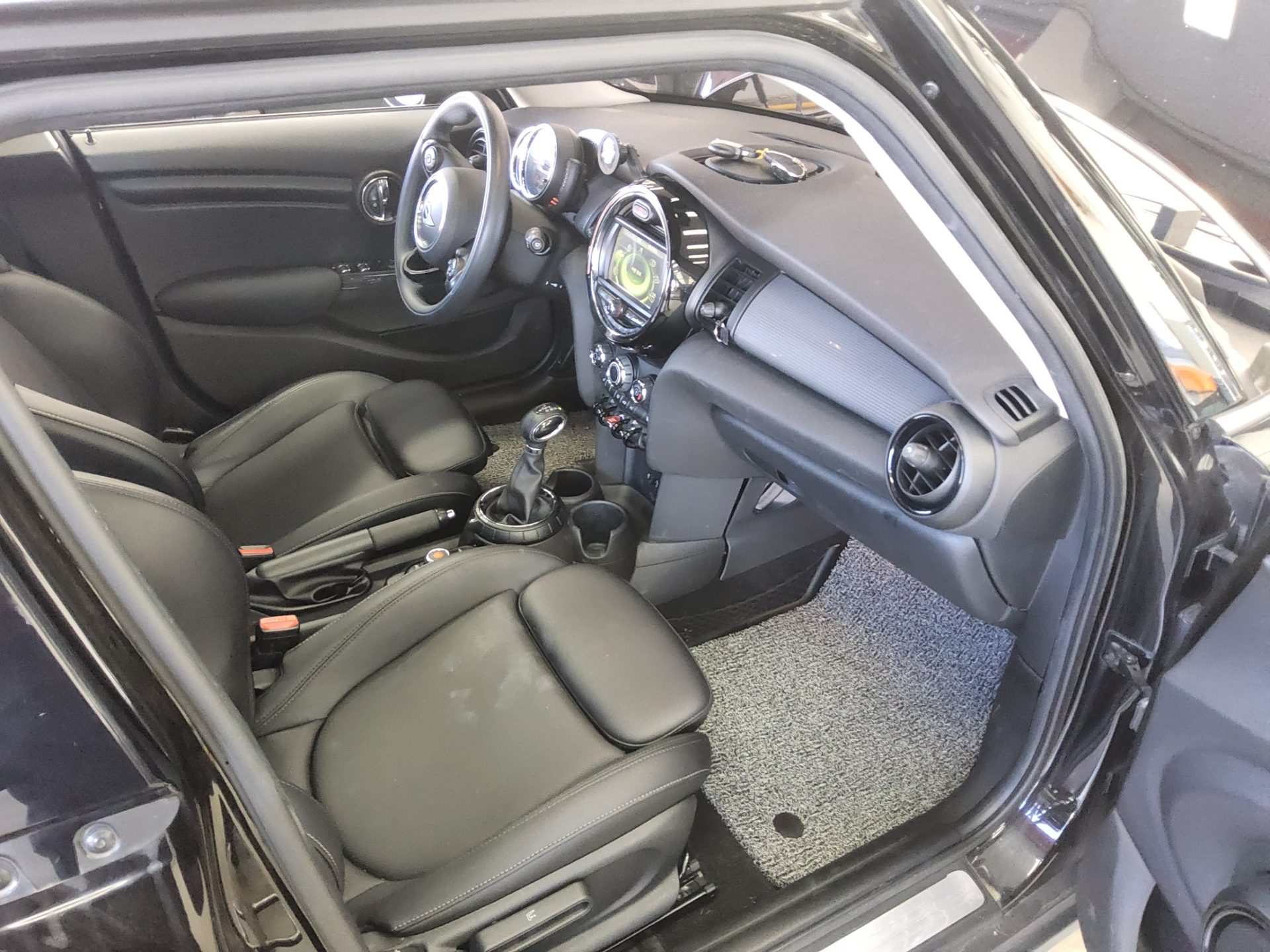 MINI COOPER (3RD GEN) 5-DOOR 1.5 D 2018 - zdjęcie 14