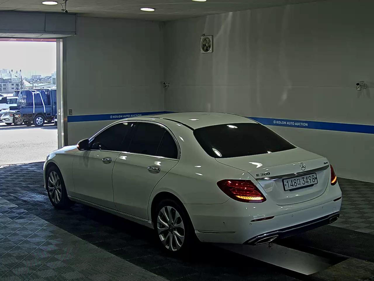 MERCEDES-BENZ E-CLASS (5TH GEN) E300 4MATIC EXCLUSIVE 2020 - zdjęcie 6