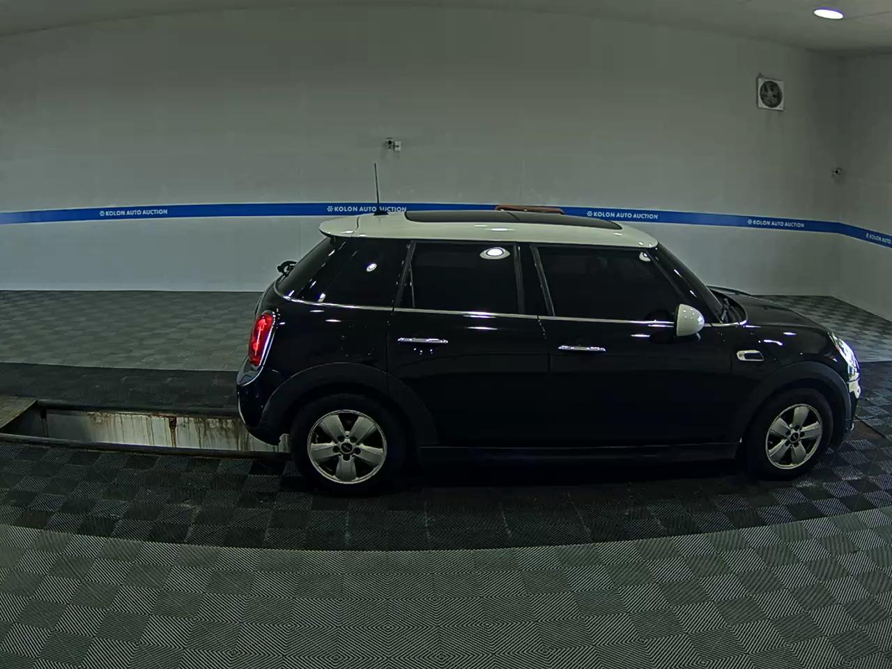 MINI COOPER (3RD GEN) 5-DOOR 1.5 D 2018 - zdjęcie 4