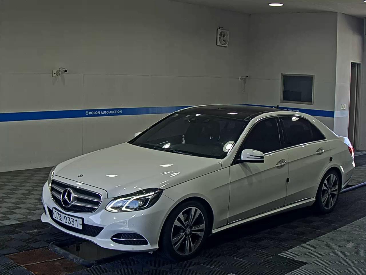 MERCEDES-BENZ E-CLASS (4TH GEN) E300 4MATIC AVANTGARDE 2014 - zdjęcie 2