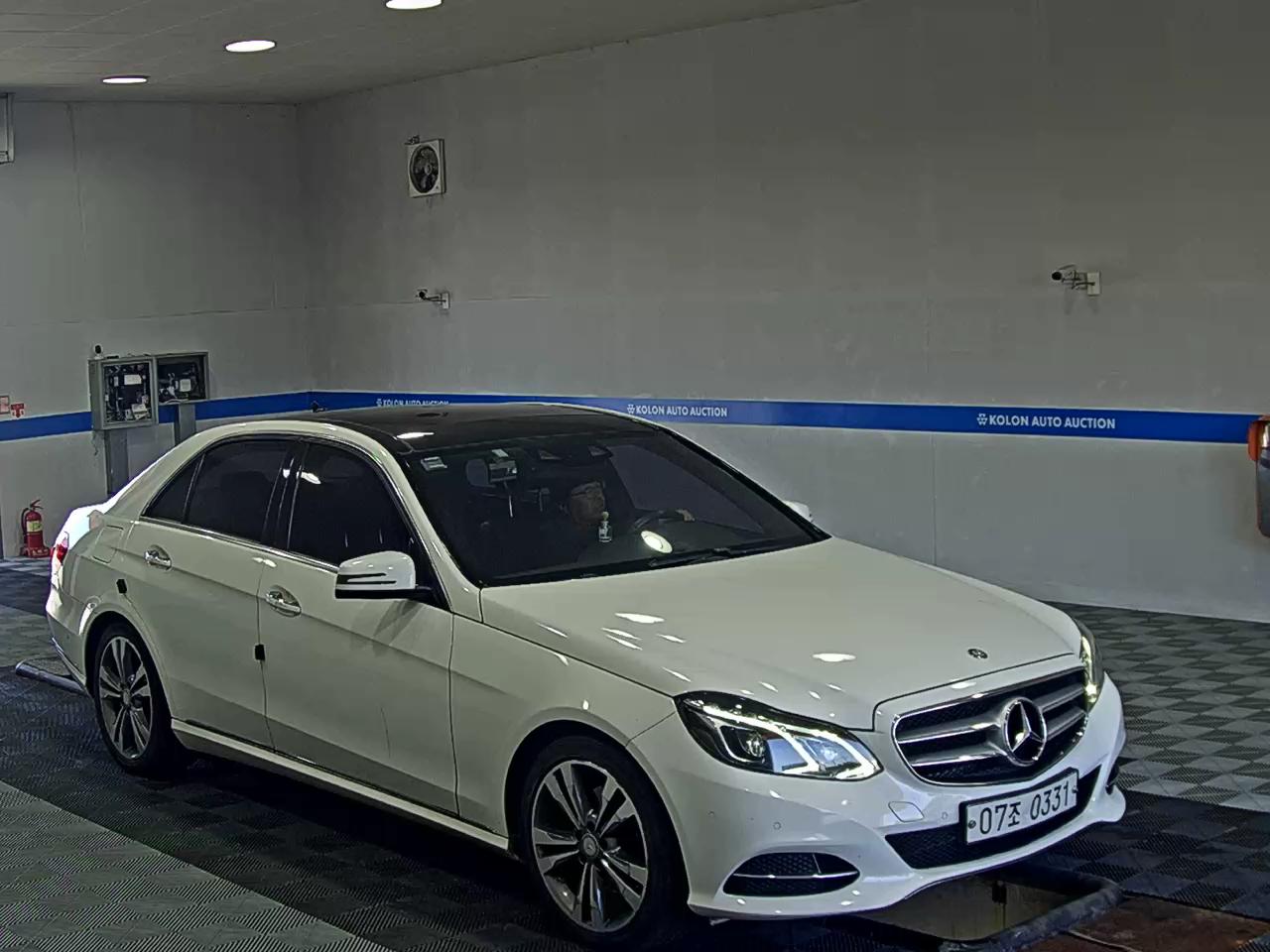 MERCEDES-BENZ E-CLASS (4TH GEN) E300 4MATIC AVANTGARDE 2014 - zdjęcie 3