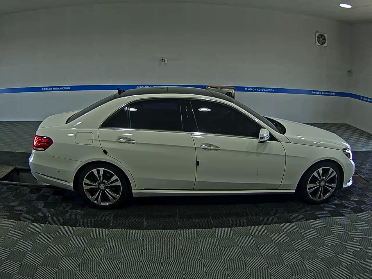 MERCEDES-BENZ E-CLASS (4TH GEN) E300 4MATIC AVANTGARDE 2014 - zdjęcie 4