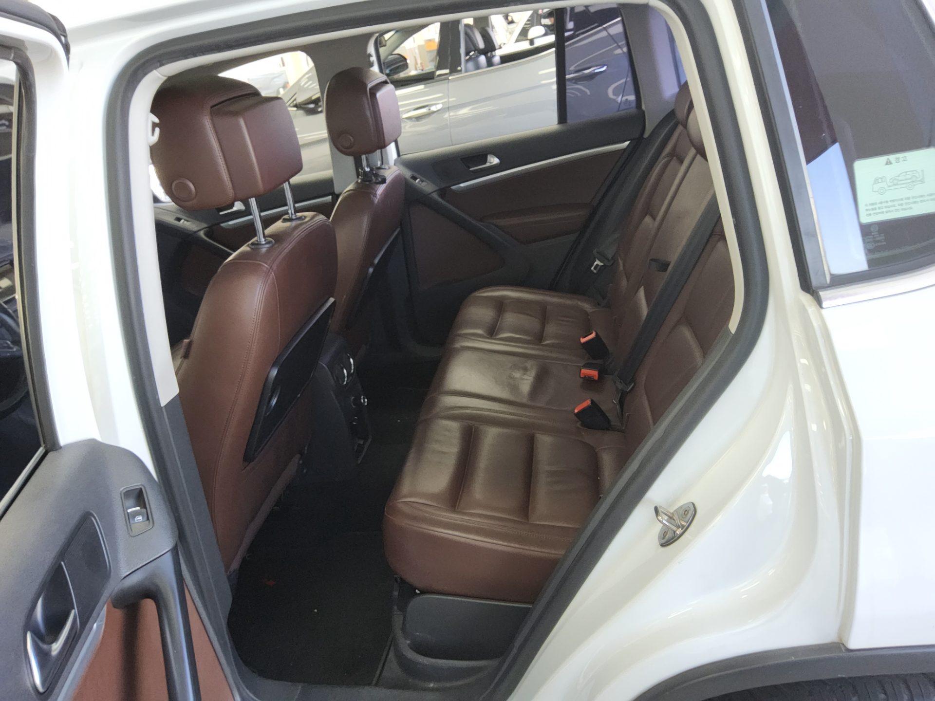VOLKSWAGEN TIGUAN 2.0 TDI BLUEMOTION PREMIUM 2015 - zdjęcie 12