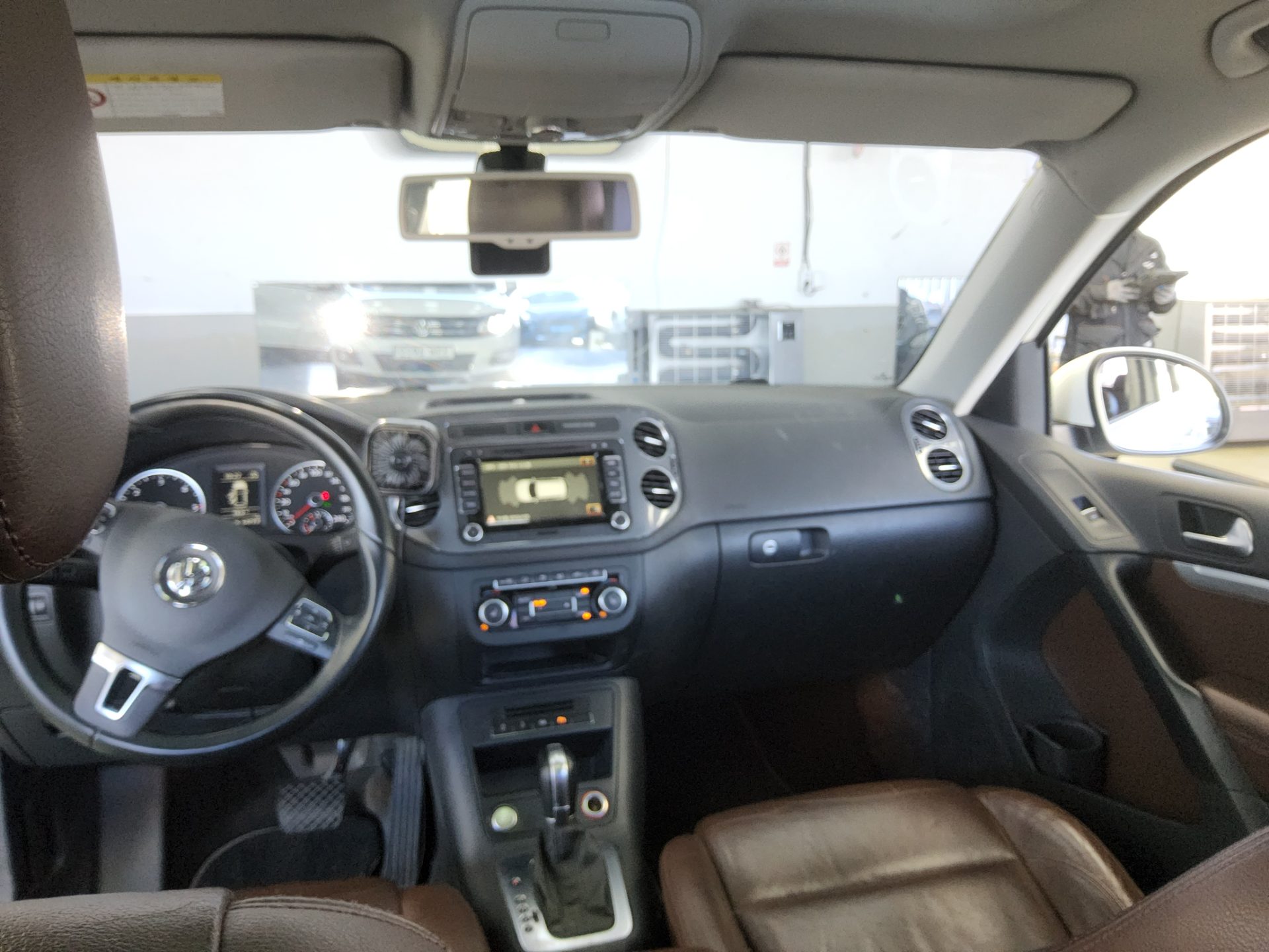 VOLKSWAGEN TIGUAN 2.0 TDI BLUEMOTION PREMIUM 2015 - zdjęcie 11