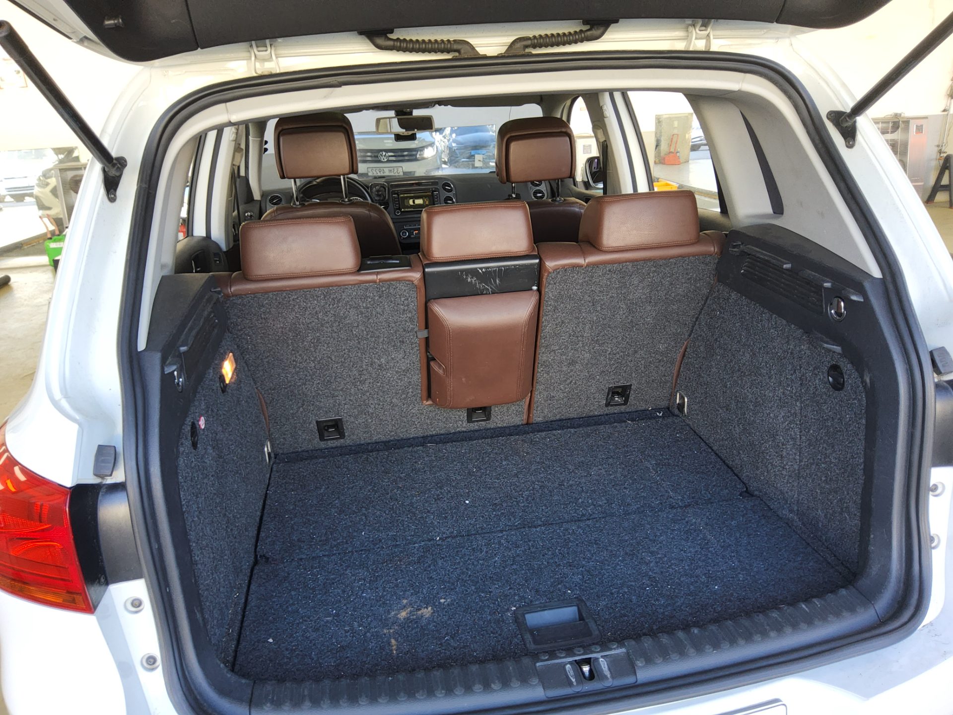 VOLKSWAGEN TIGUAN 2.0 TDI BLUEMOTION PREMIUM 2015 - zdjęcie 15