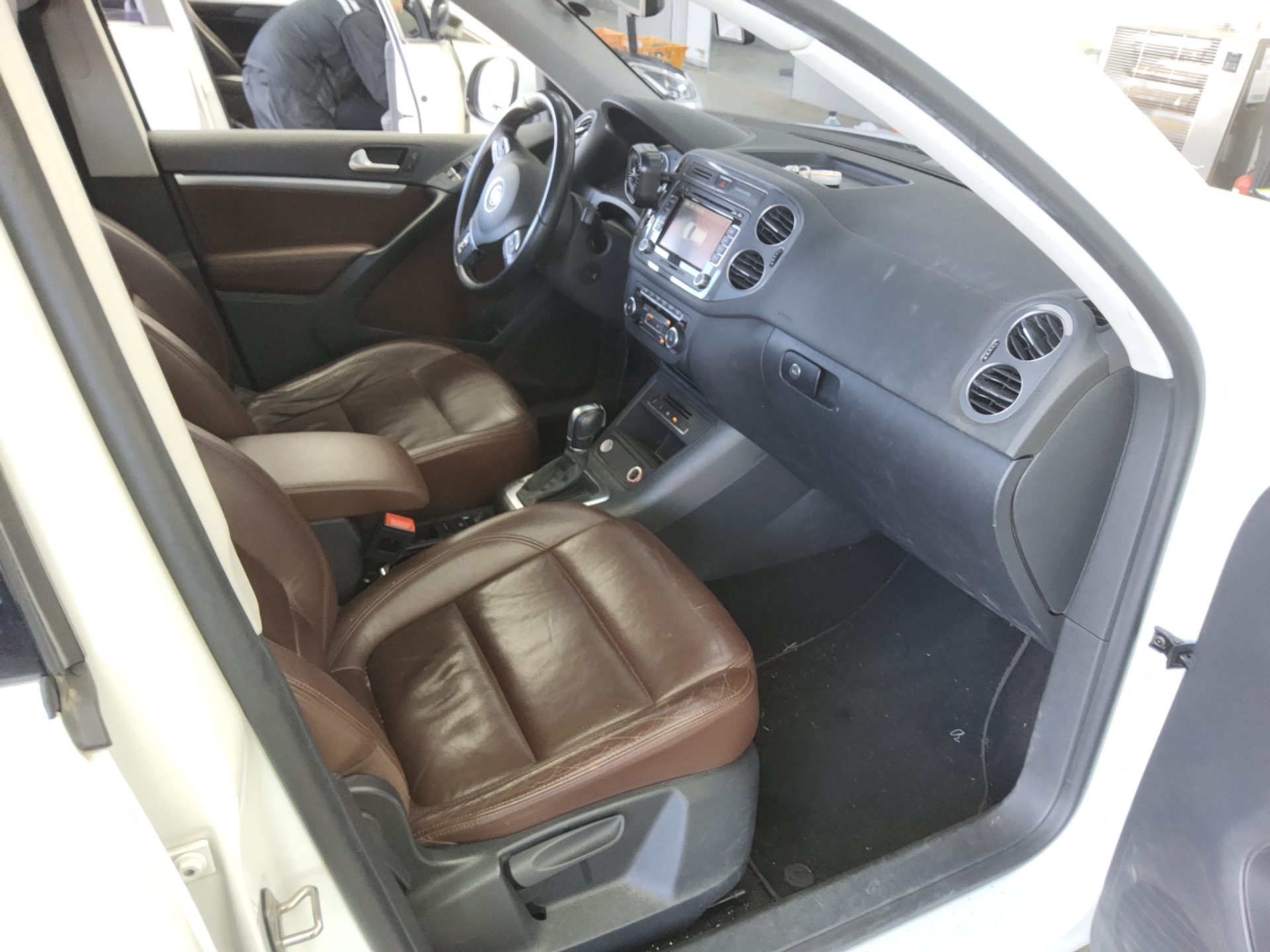 VOLKSWAGEN TIGUAN 2.0 TDI BLUEMOTION PREMIUM 2015 - zdjęcie 14