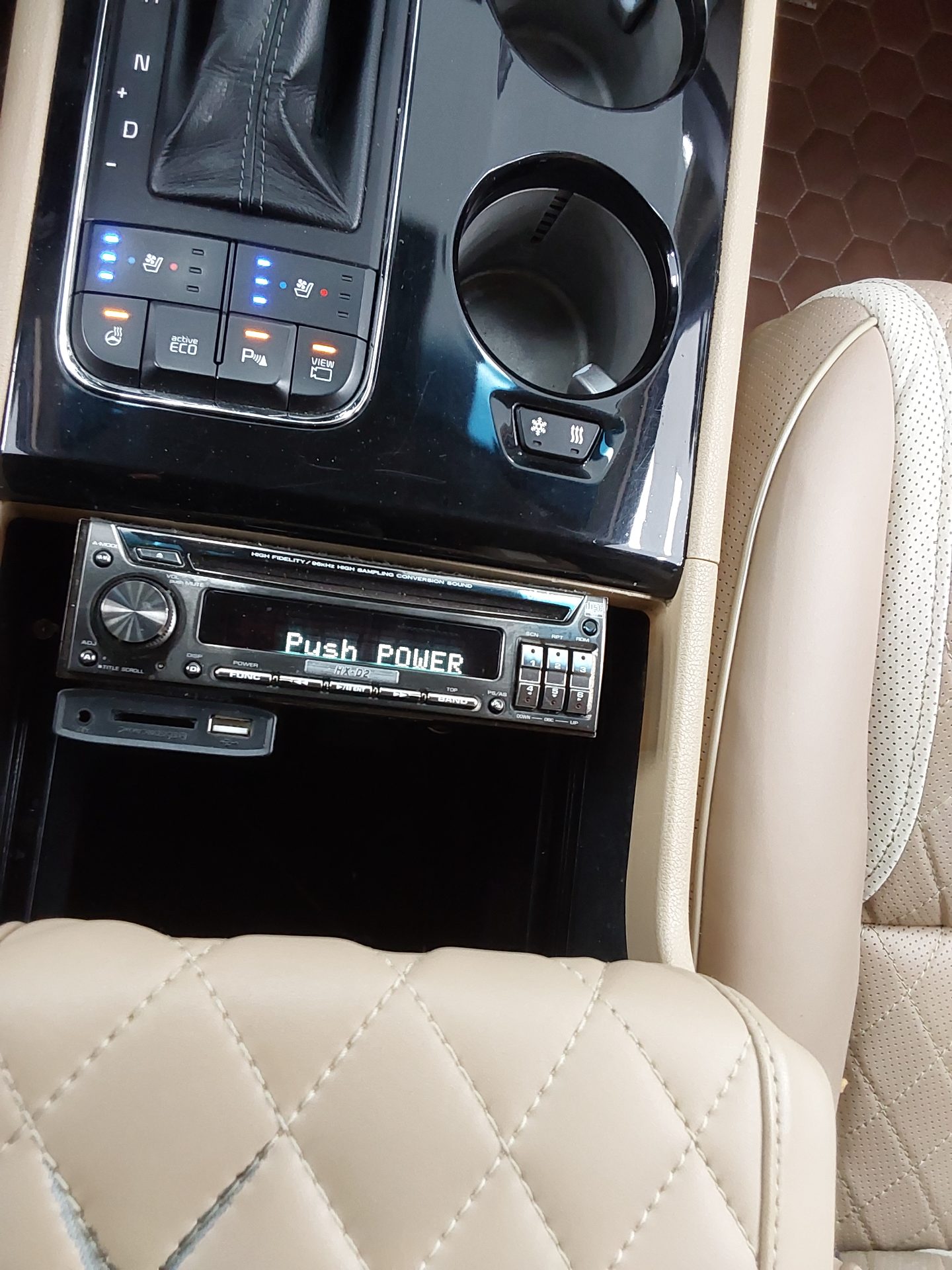 KIA ALL NEW CARNIVAL HI-LIMOUSINE GASOLINE 7-SEATER PRESIDENT 2016 - zdjęcie 28