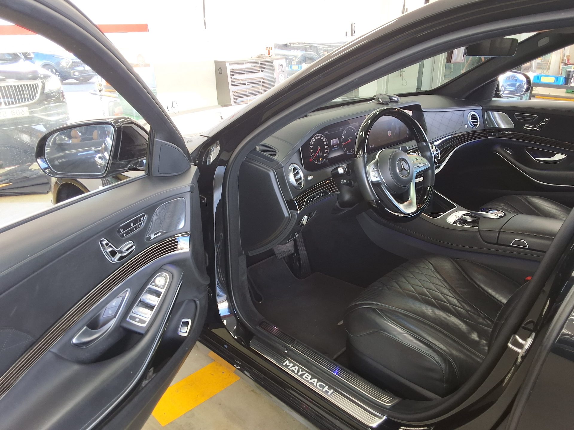 MERCEDES-BENZ S-CLASS (6TH GEN) MAYBACH S560 4MATIC 2019 - zdjęcie 10