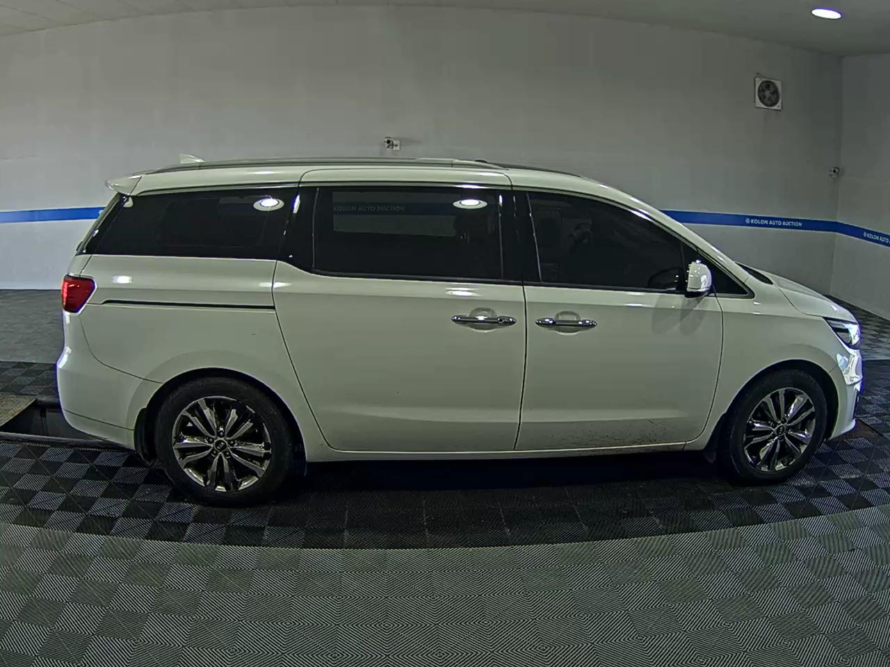 KIA ALL NEW CARNIVAL 9-SEATER DIESEL NOBLESSE 2015 - zdjęcie 4