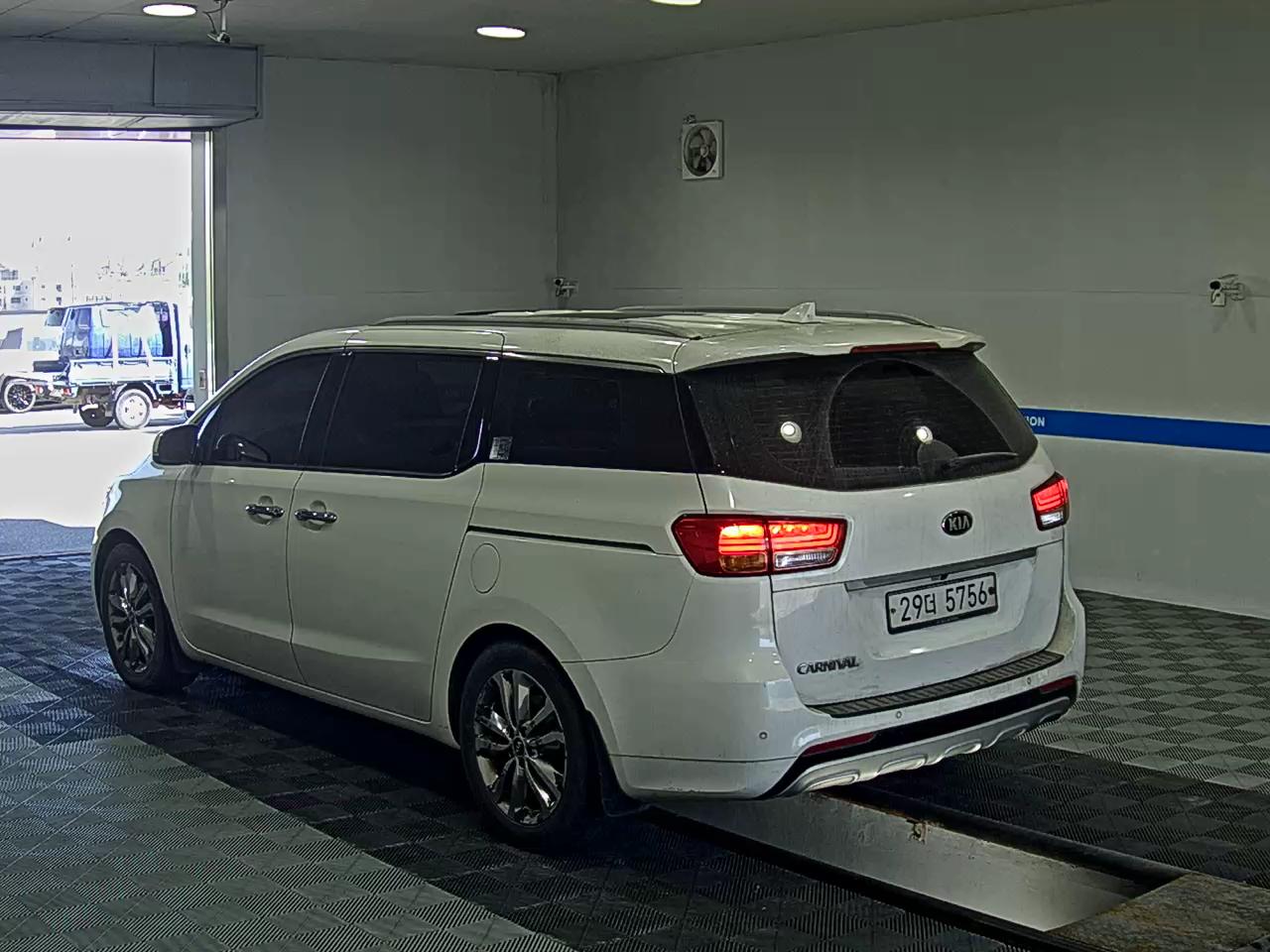 KIA ALL NEW CARNIVAL 9-SEATER DIESEL NOBLESSE 2015 - zdjęcie 6