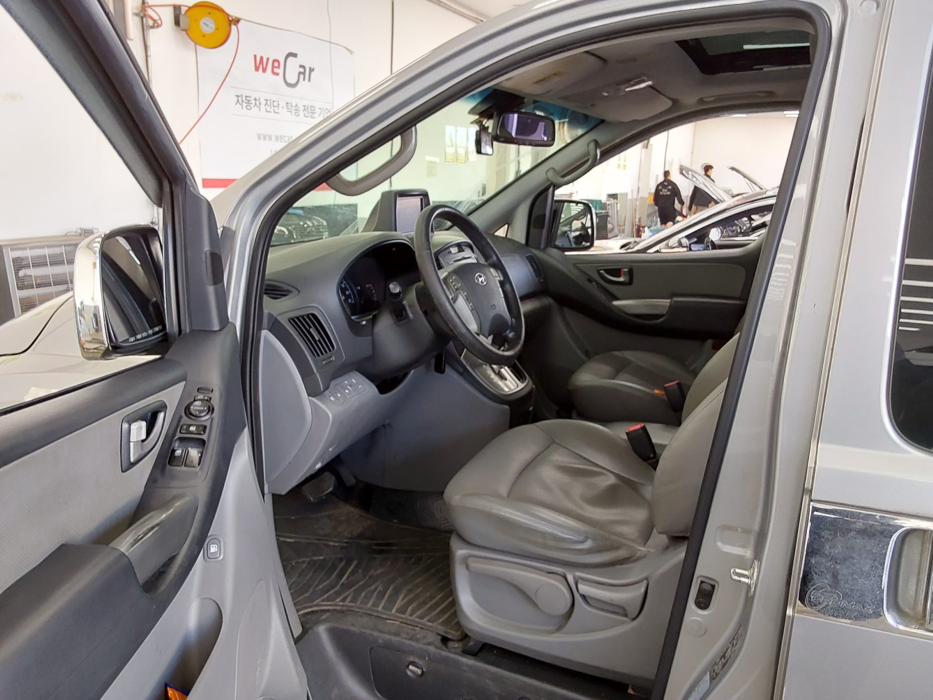 HYUNDAI GRAND STAREX 11-SEATER DIESEL HVX VIP PACK 2015 - zdjęcie 10