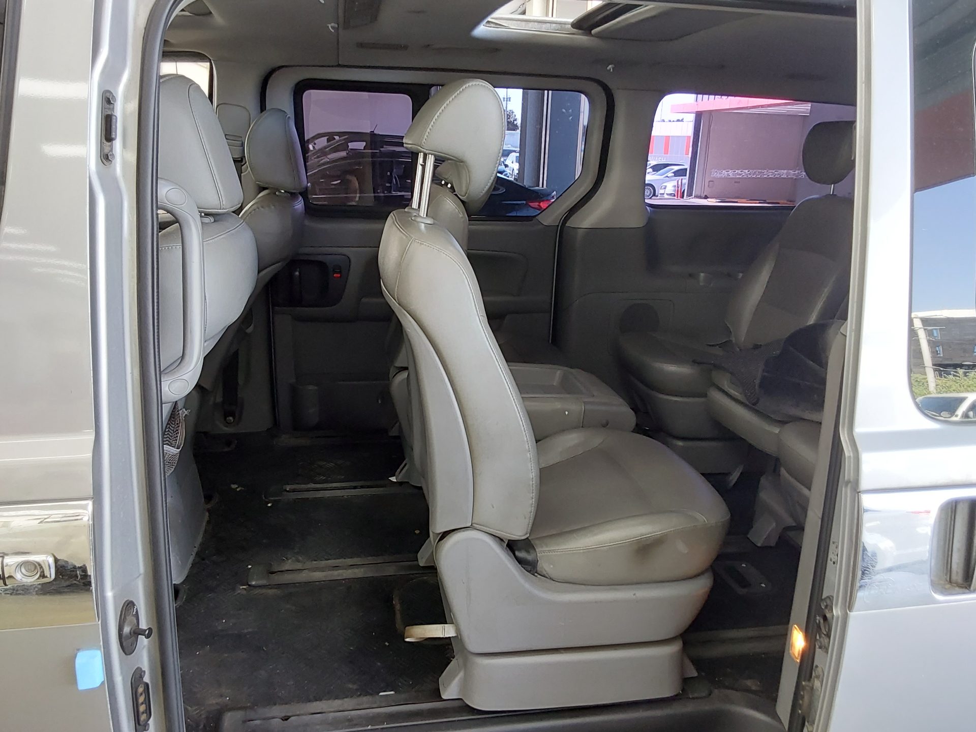 HYUNDAI GRAND STAREX 11-SEATER DIESEL HVX VIP PACK 2015 - zdjęcie 12
