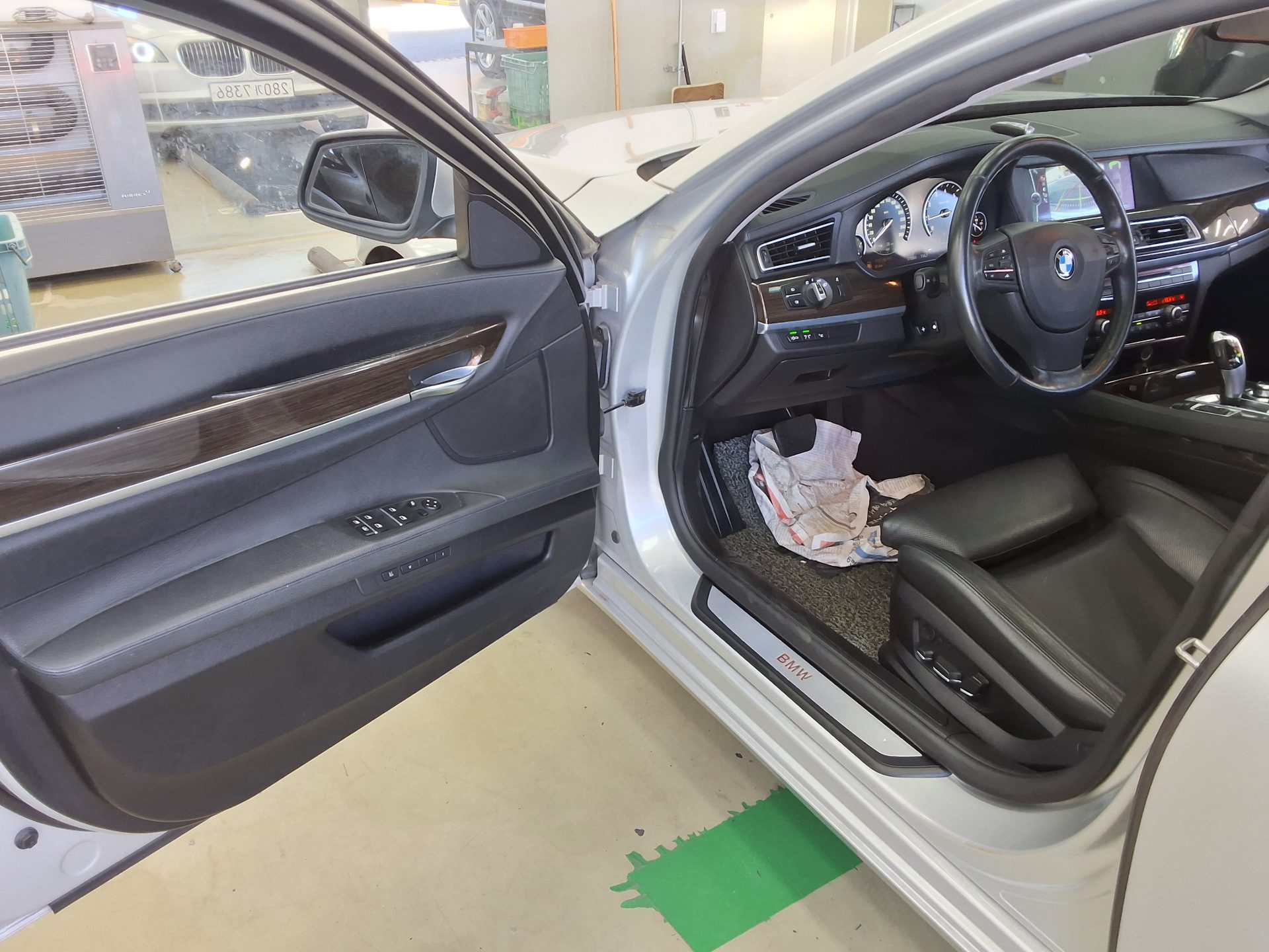 BMW 7 SERIES (5TH GEN) 740i 2012 - zdjęcie 10