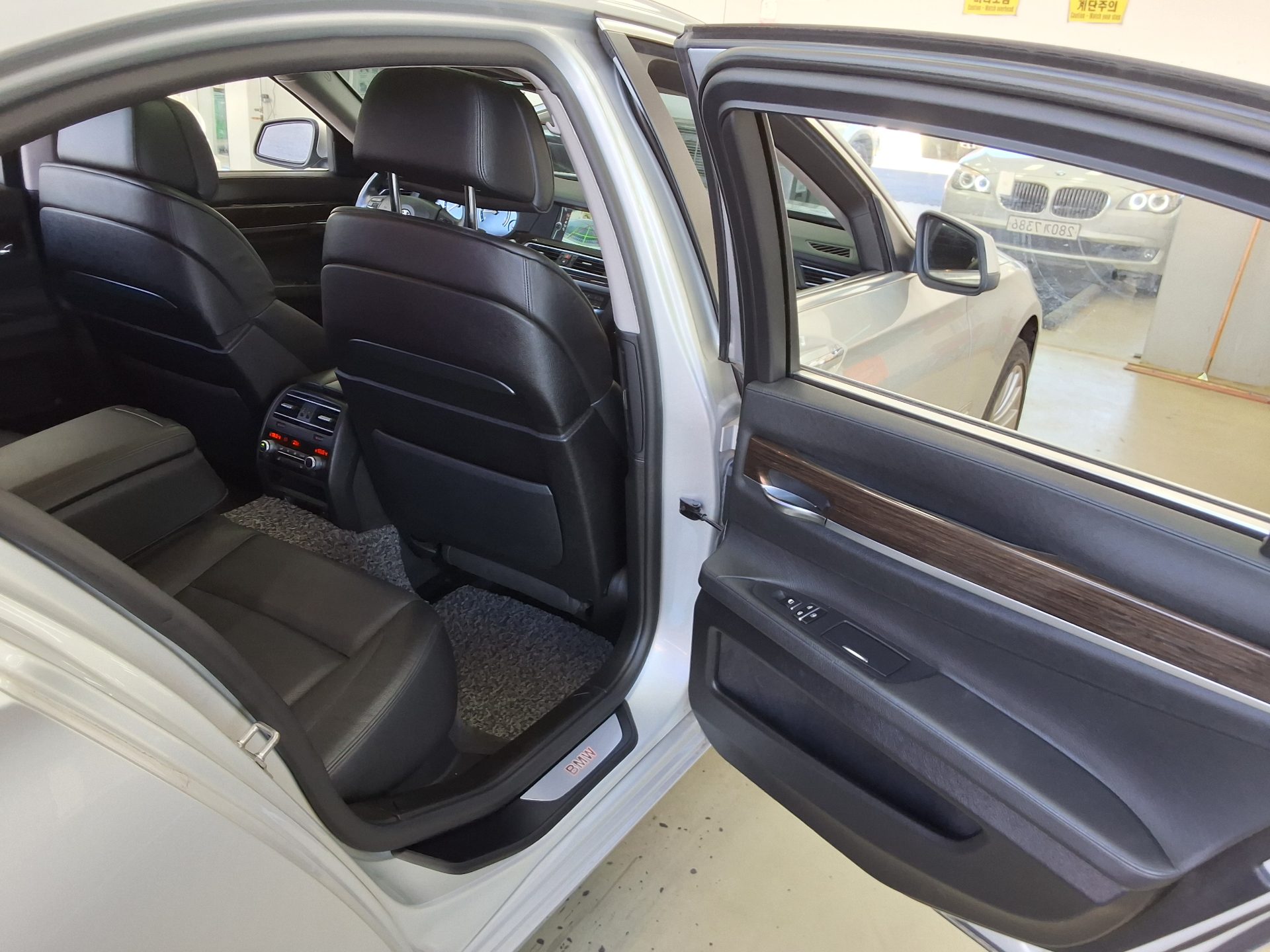 BMW 7 SERIES (5TH GEN) 740i 2012 - zdjęcie 13