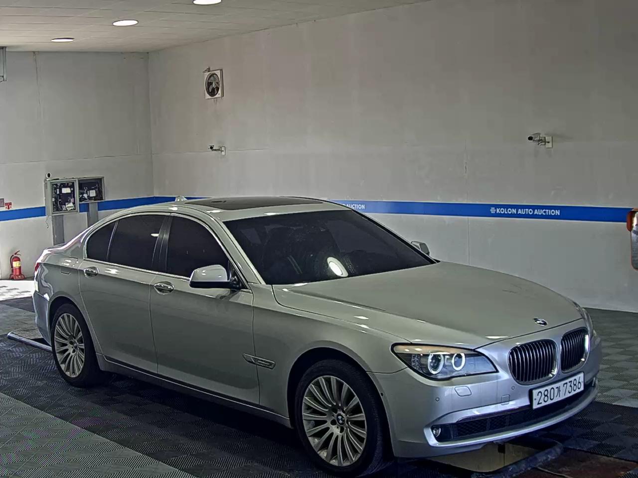 BMW 7 SERIES (5TH GEN) 740i 2012 - zdjęcie 3