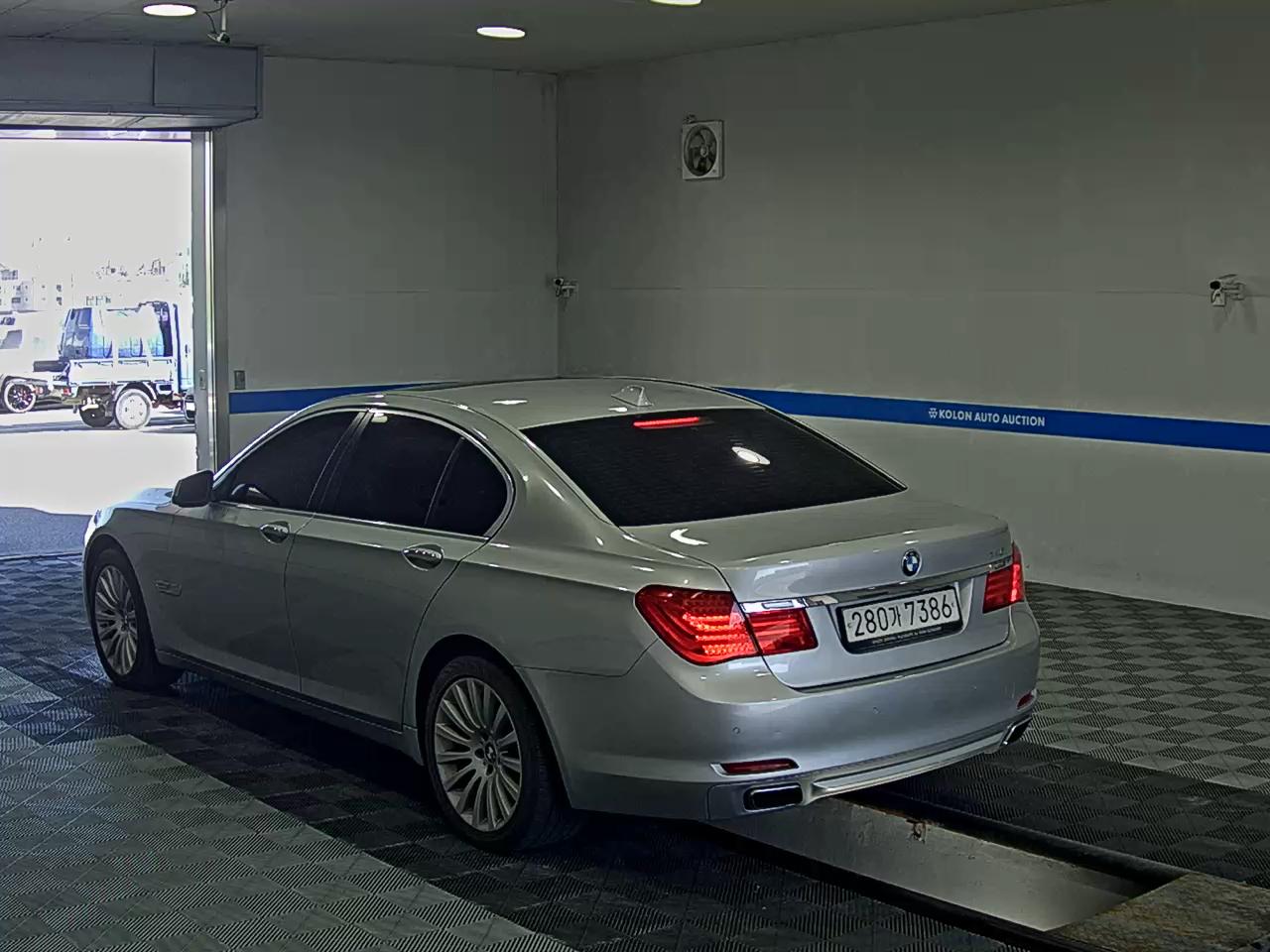 BMW 7 SERIES (5TH GEN) 740i 2012 - zdjęcie 6