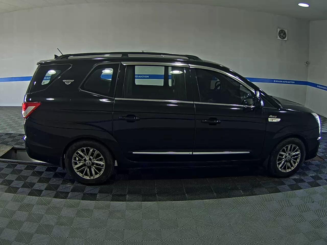 KG MOBILITY (SSANGYONG) KORANDO TOURISMO 2.0 4WD 9-SEATER EXTREME 2015 - zdjęcie 4